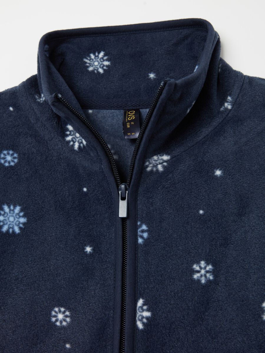 Short full-zip dressing gown with snowflakes print_5