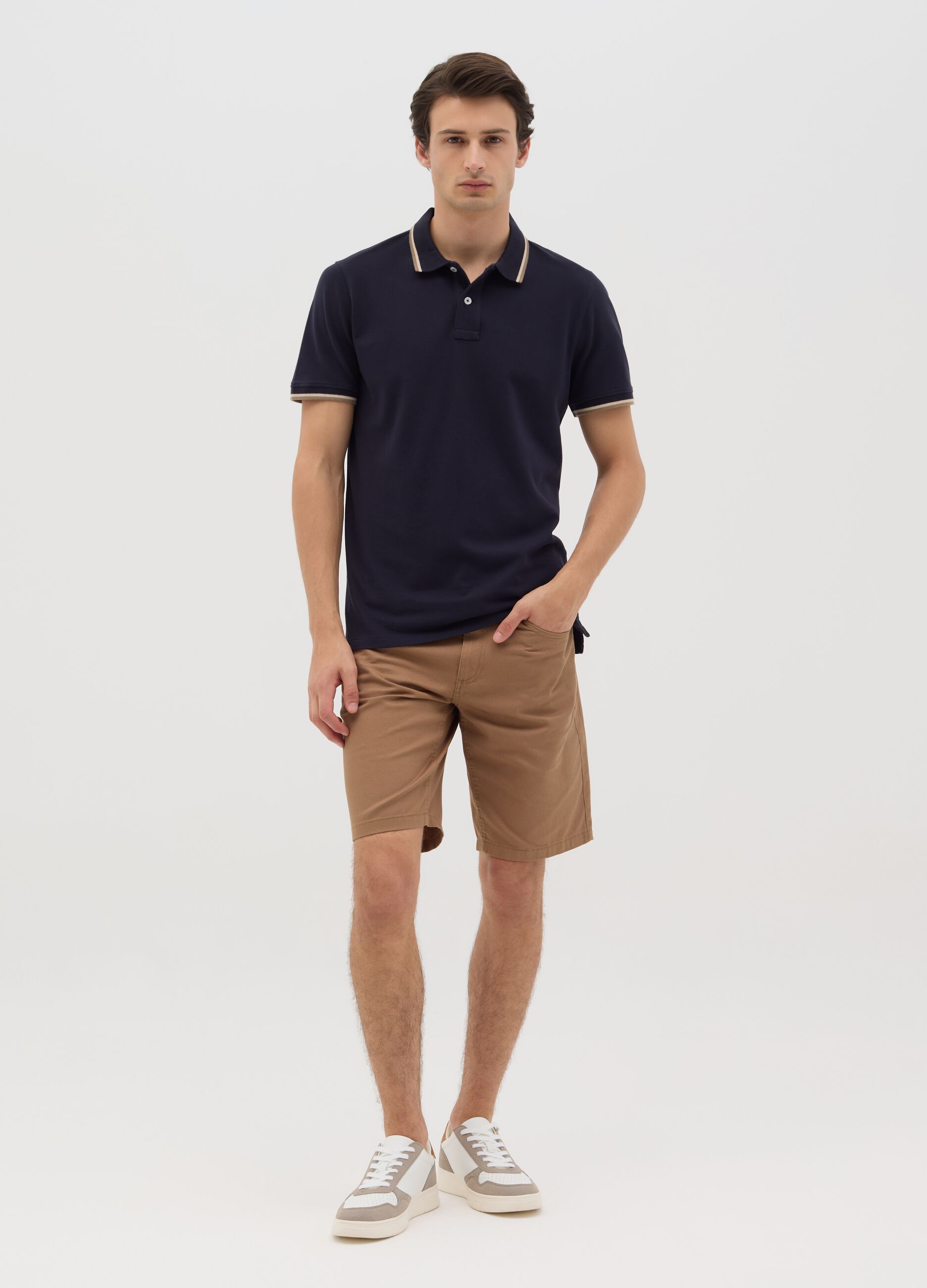 Bermuda da uomo in puro cotone marrone regular fit con tasche