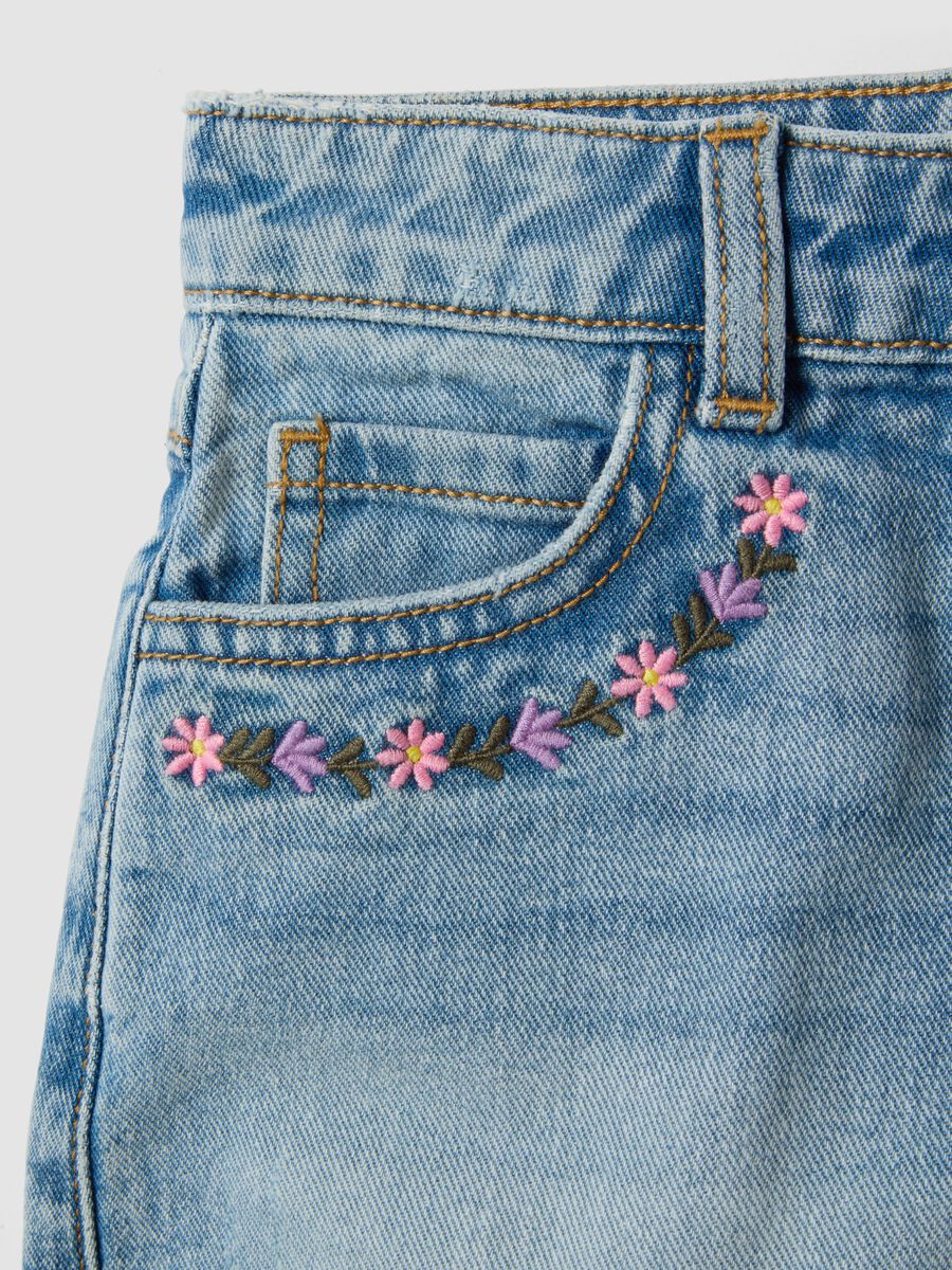 Girls&rsquo; blue denim cotton shorts, regular fit with embroidery_3