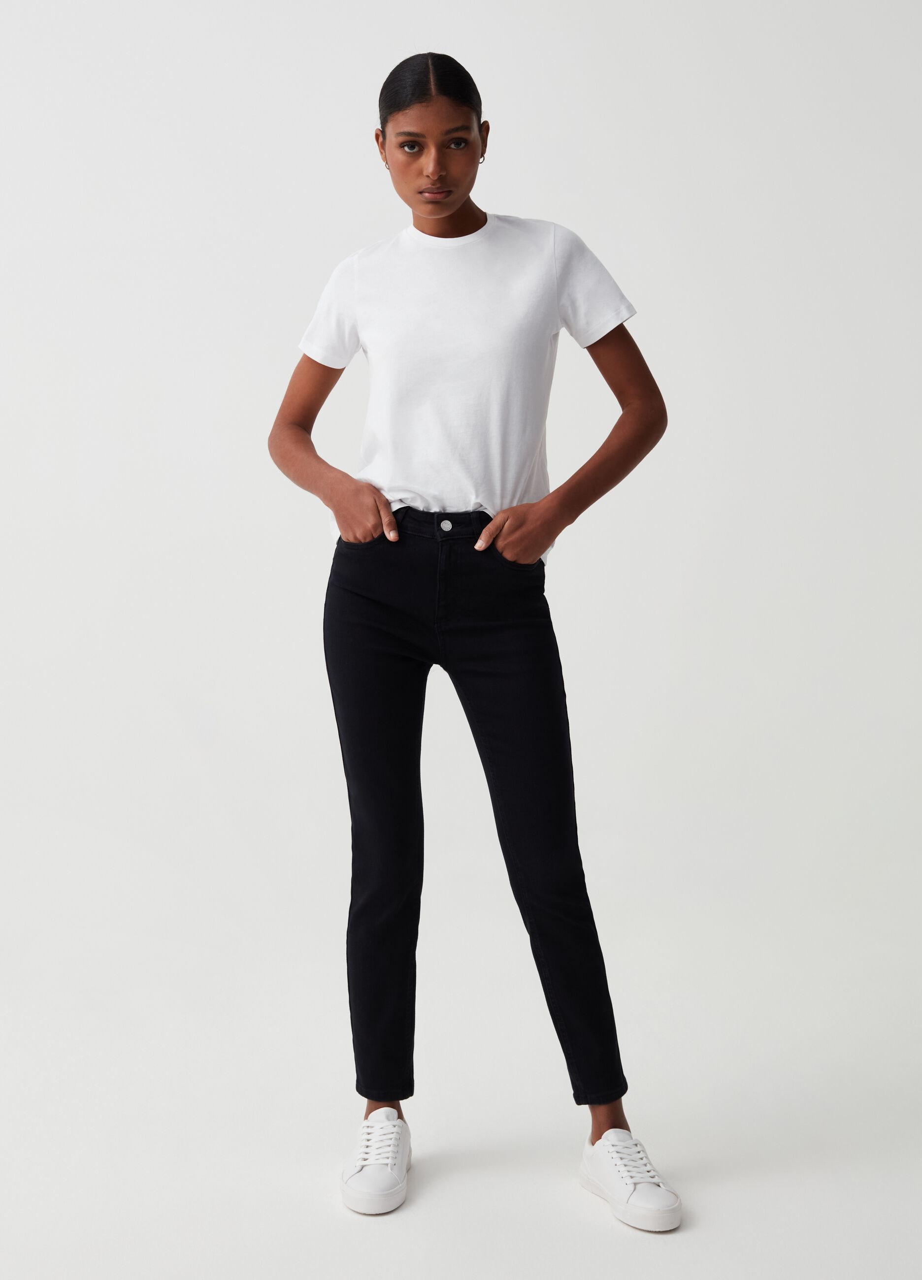 Skinny-fit stretch jeans with five pockets