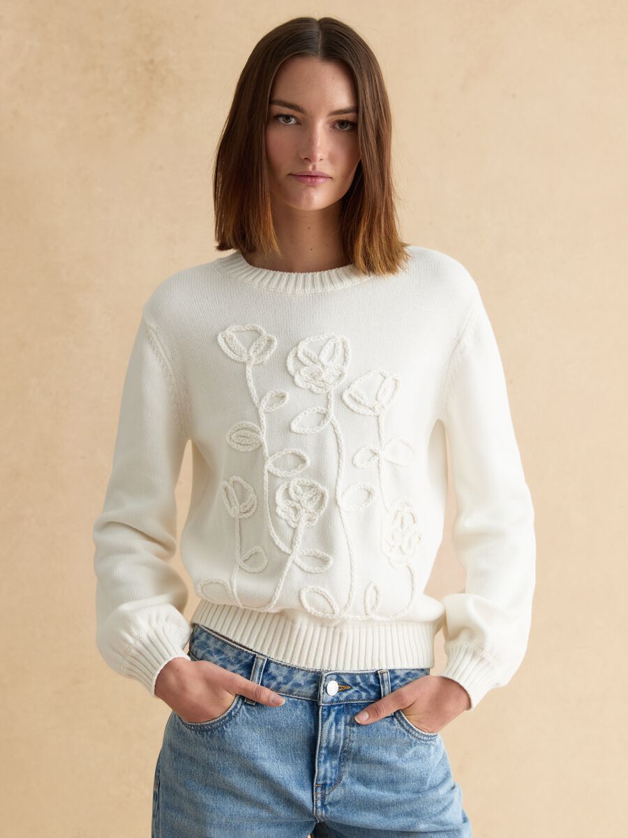 White pure cotton sweater with floral design regular fit_1