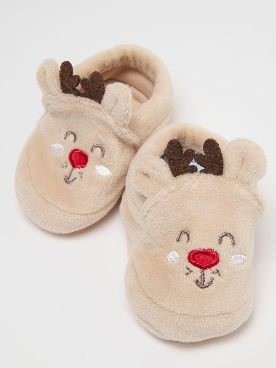 Set natalizio cappellino e scarpette da neonato in velour beige_2