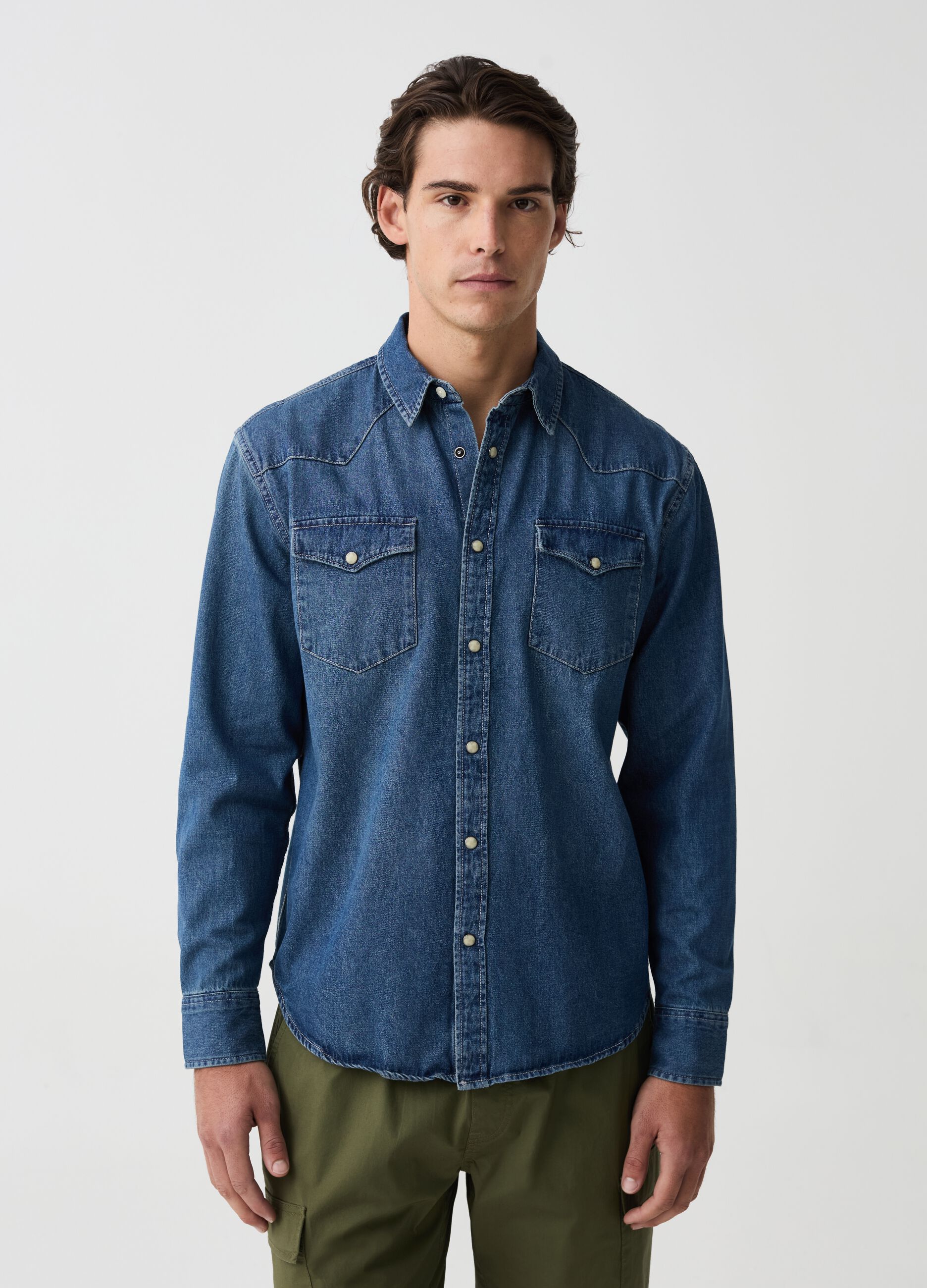 Western shirt in denim with pearl buttons