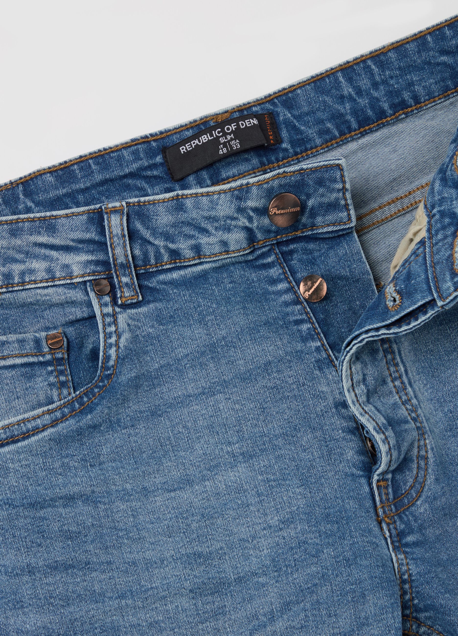 Slim-fit jeans with five pockets