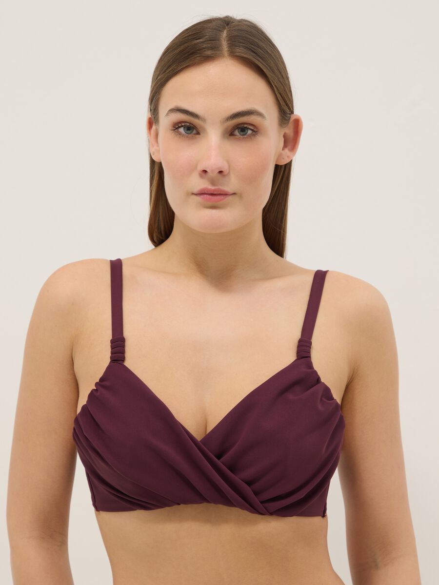 Top bikini viola in tessuto elasticizzato con effetto shaping_1