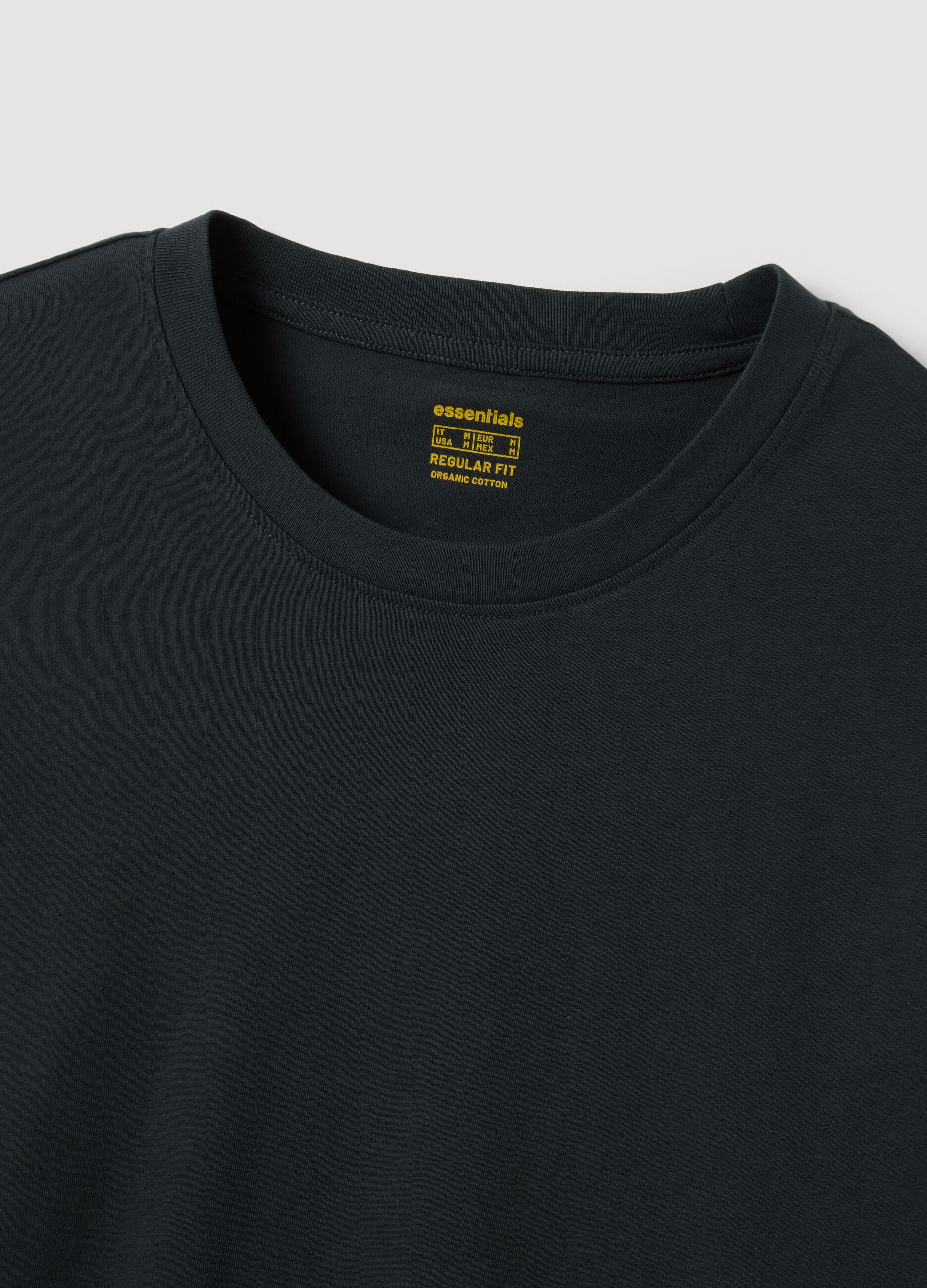 T-shirt nera a maniche lunghe in puro cotone organico con girocollo