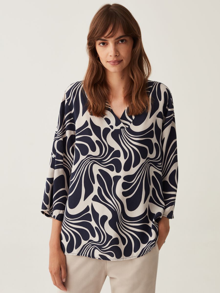 Blusa in viscosa con stampa optical_0