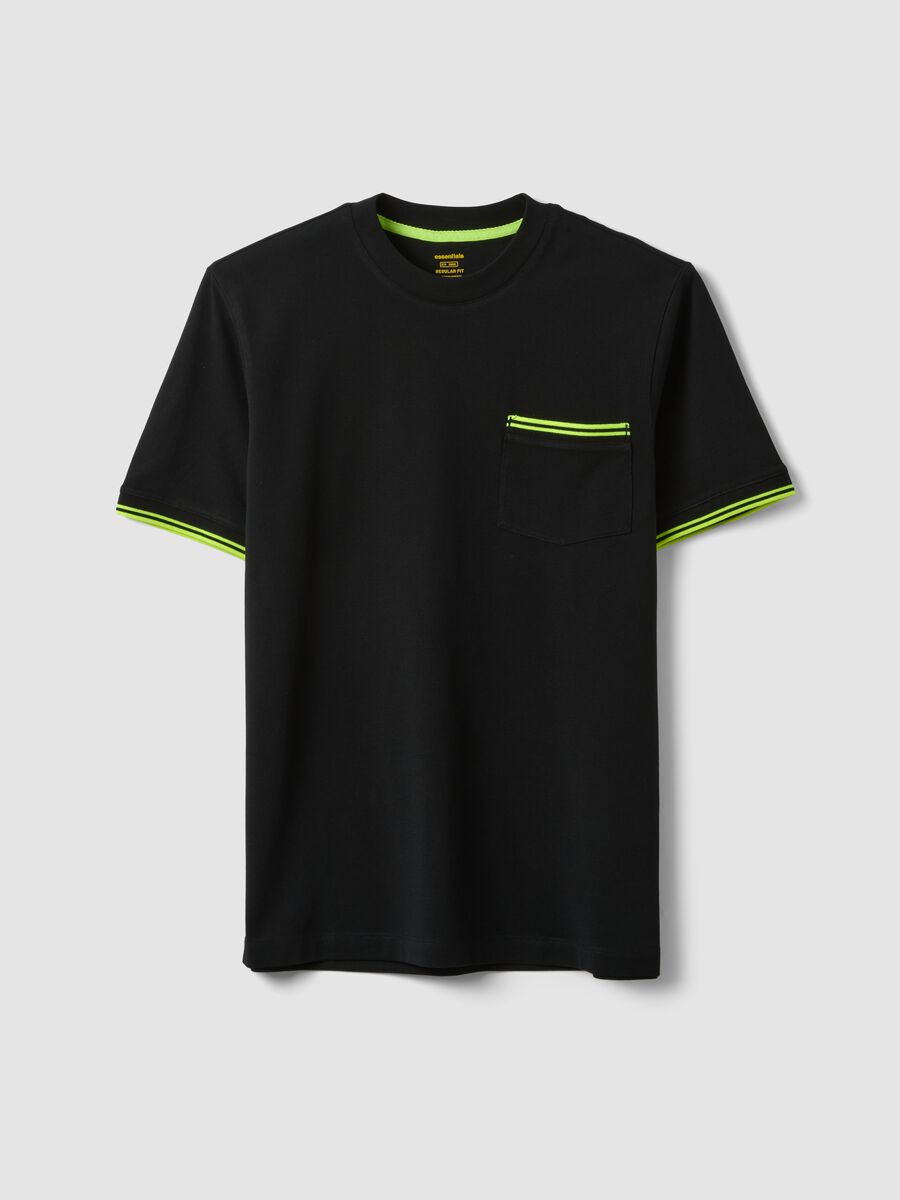 Black short-sleeve stretch cotton T-shirt with chest pocket_4
