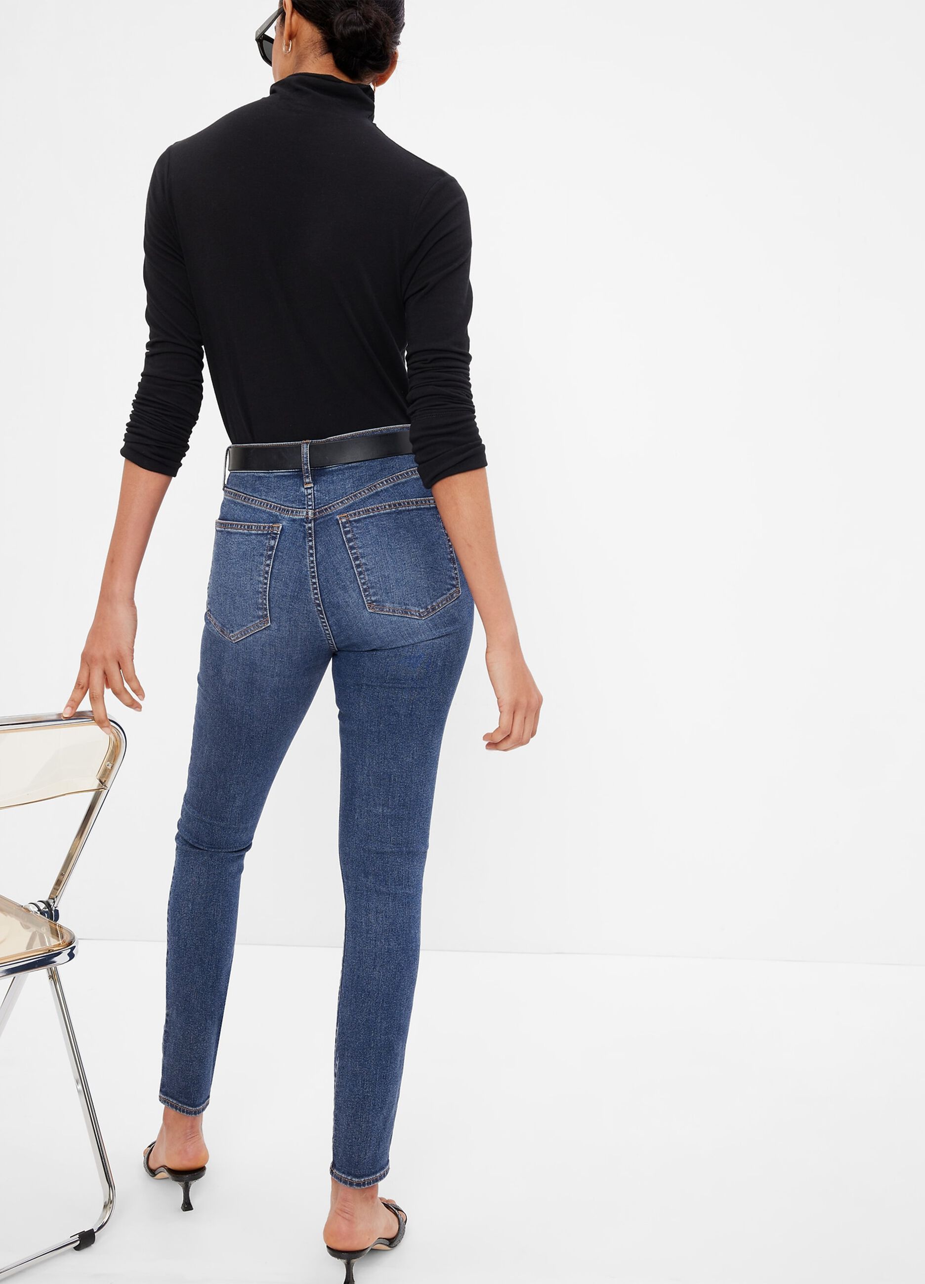 High-waisted skinny-fit jeans with worn look