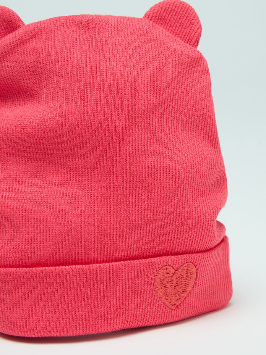 Knitted hat with ears and heart embroidery_2