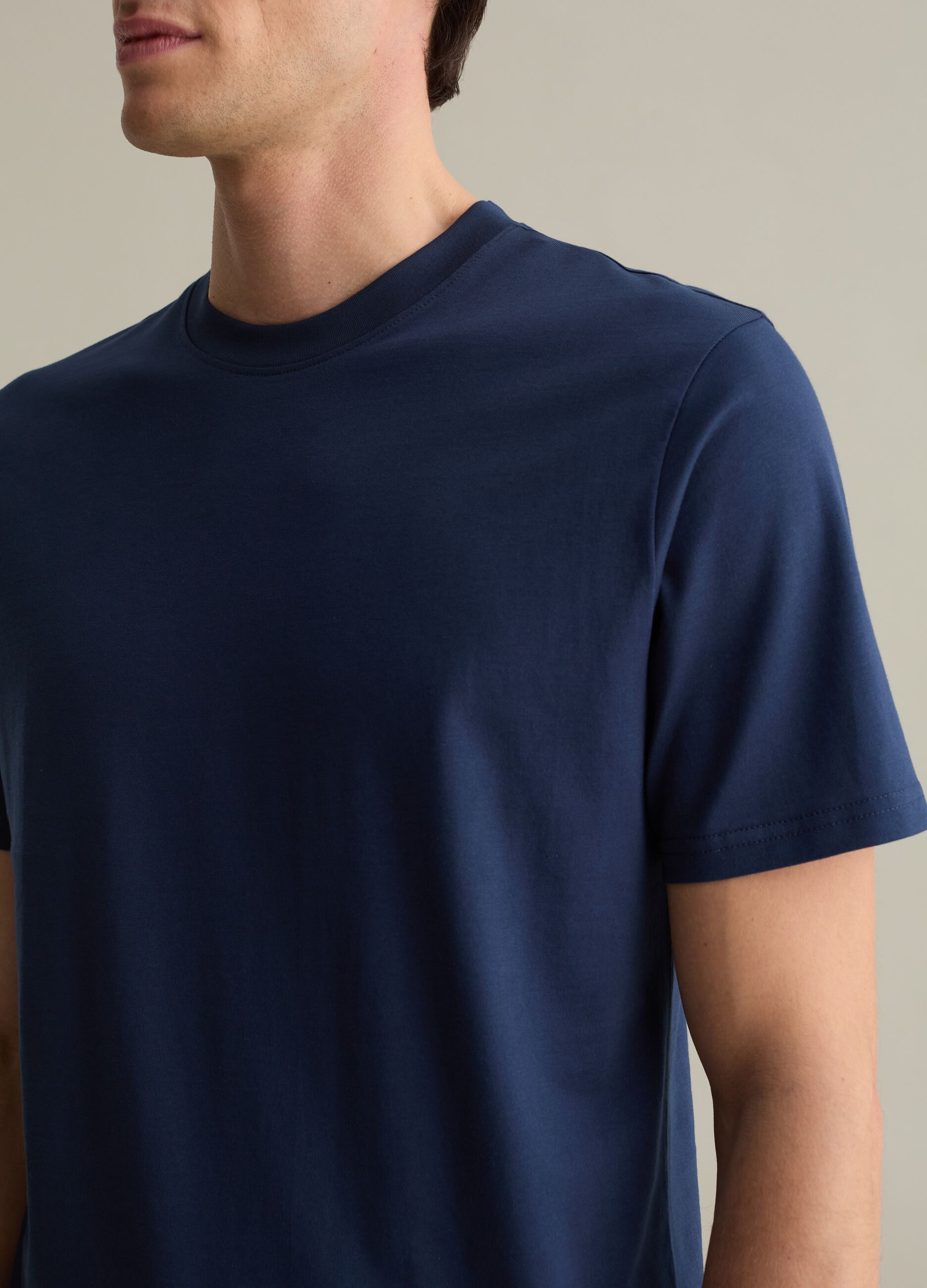 T-shirt girocollo in cotone tinta unita