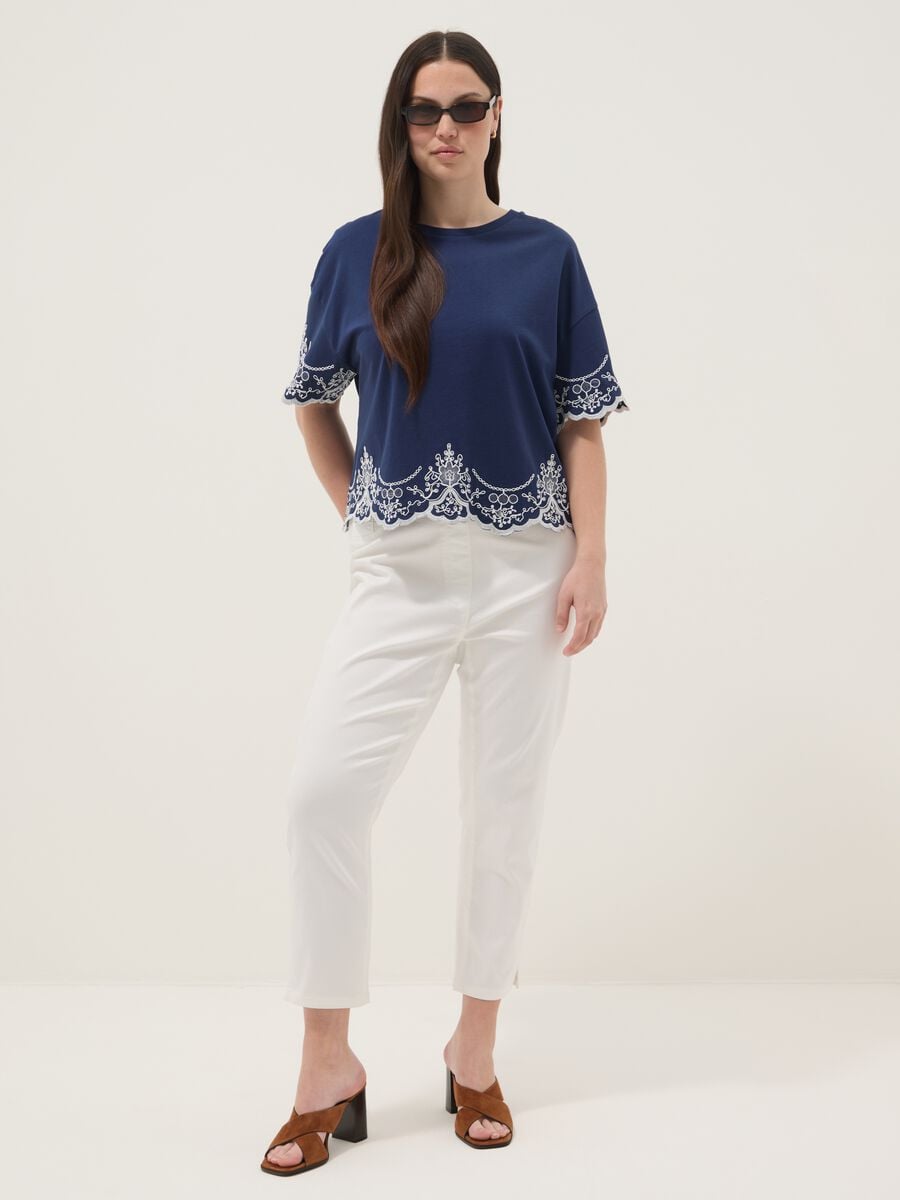 T-shirt blu in puro cotone con ricami regular fit_1