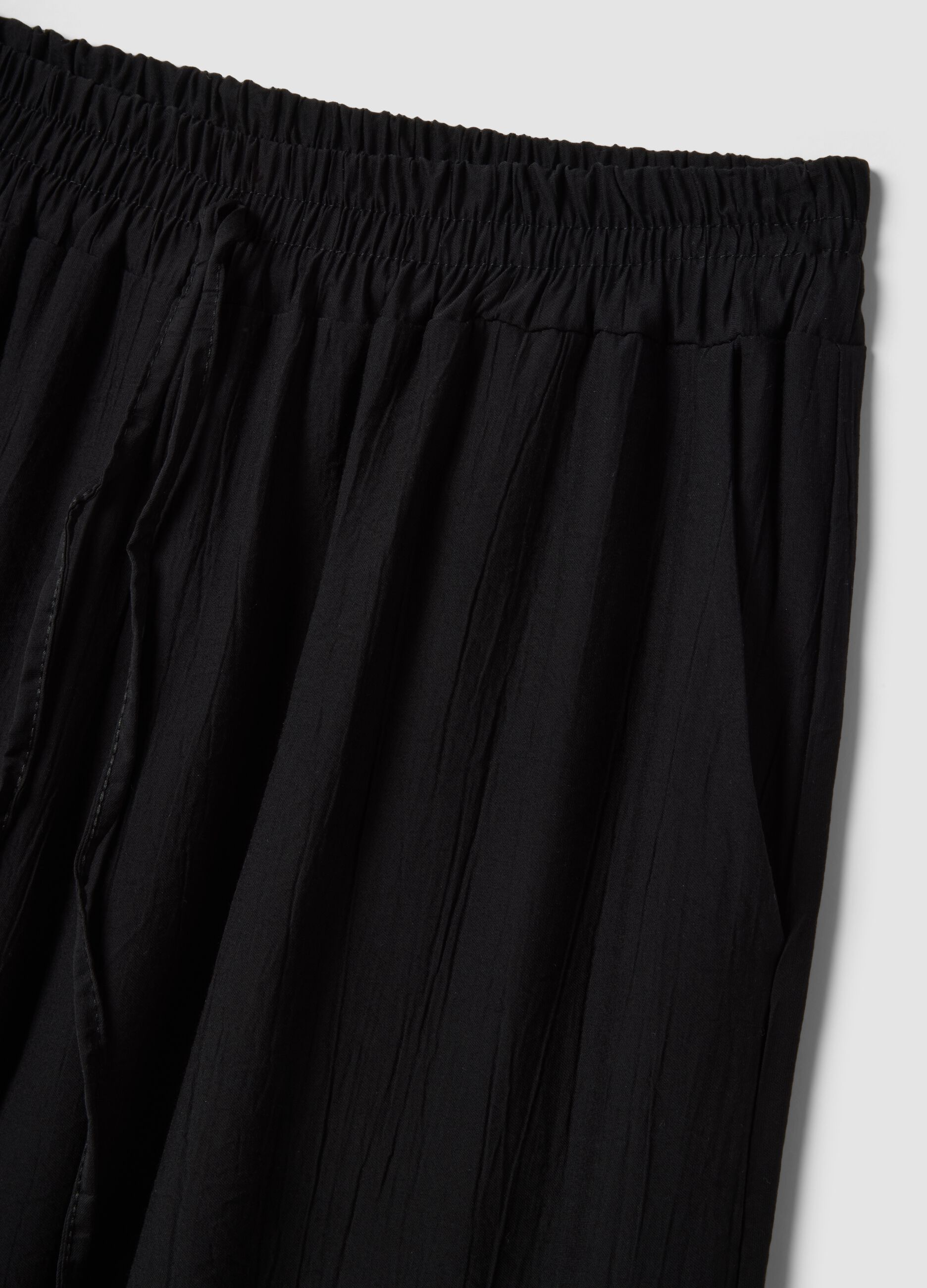 Black palazzo trousers in a viscose blend