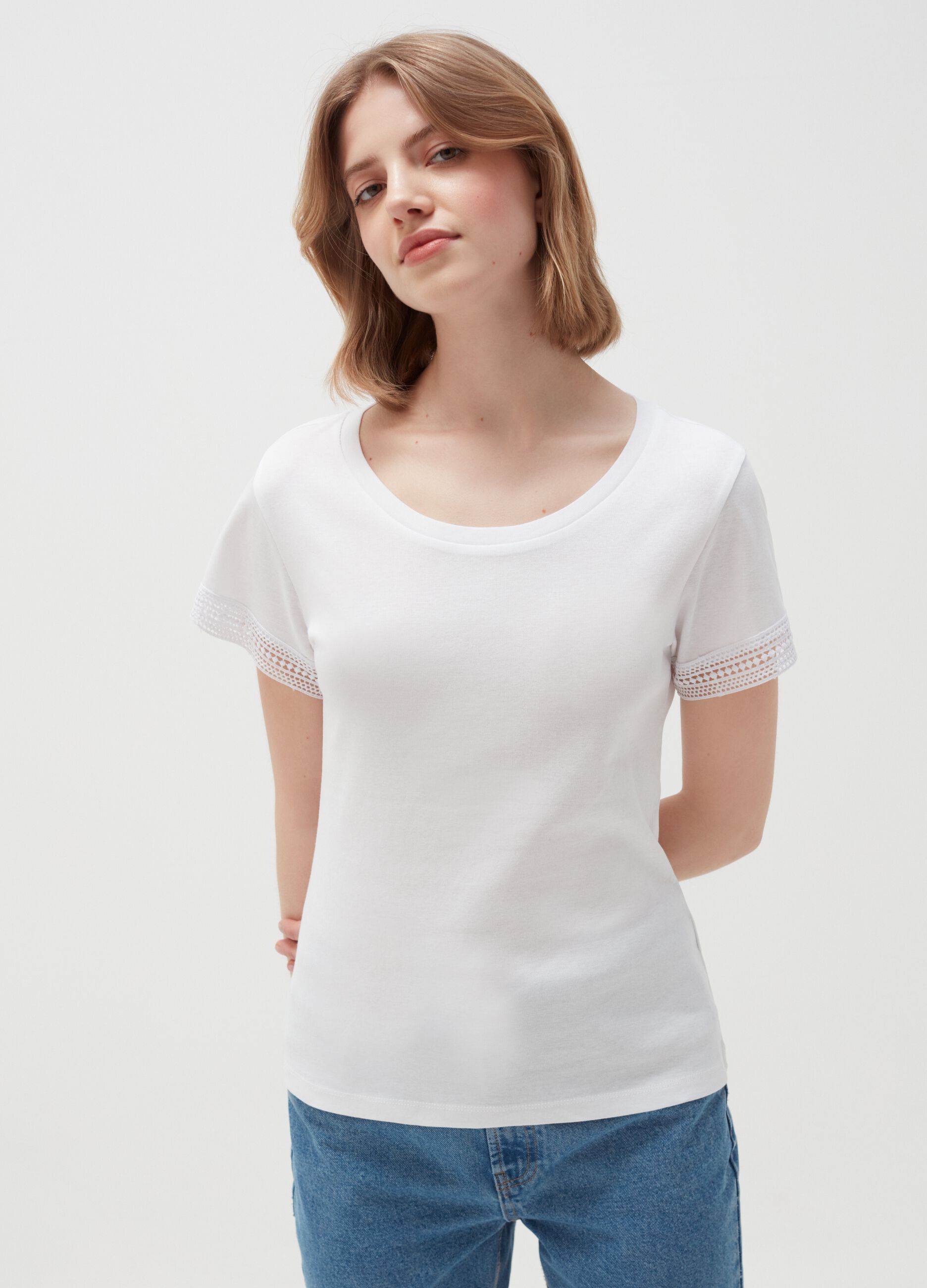 T-shirt with lace application