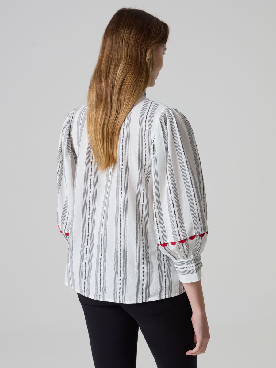 Striped blouse with flowers embroidery_2