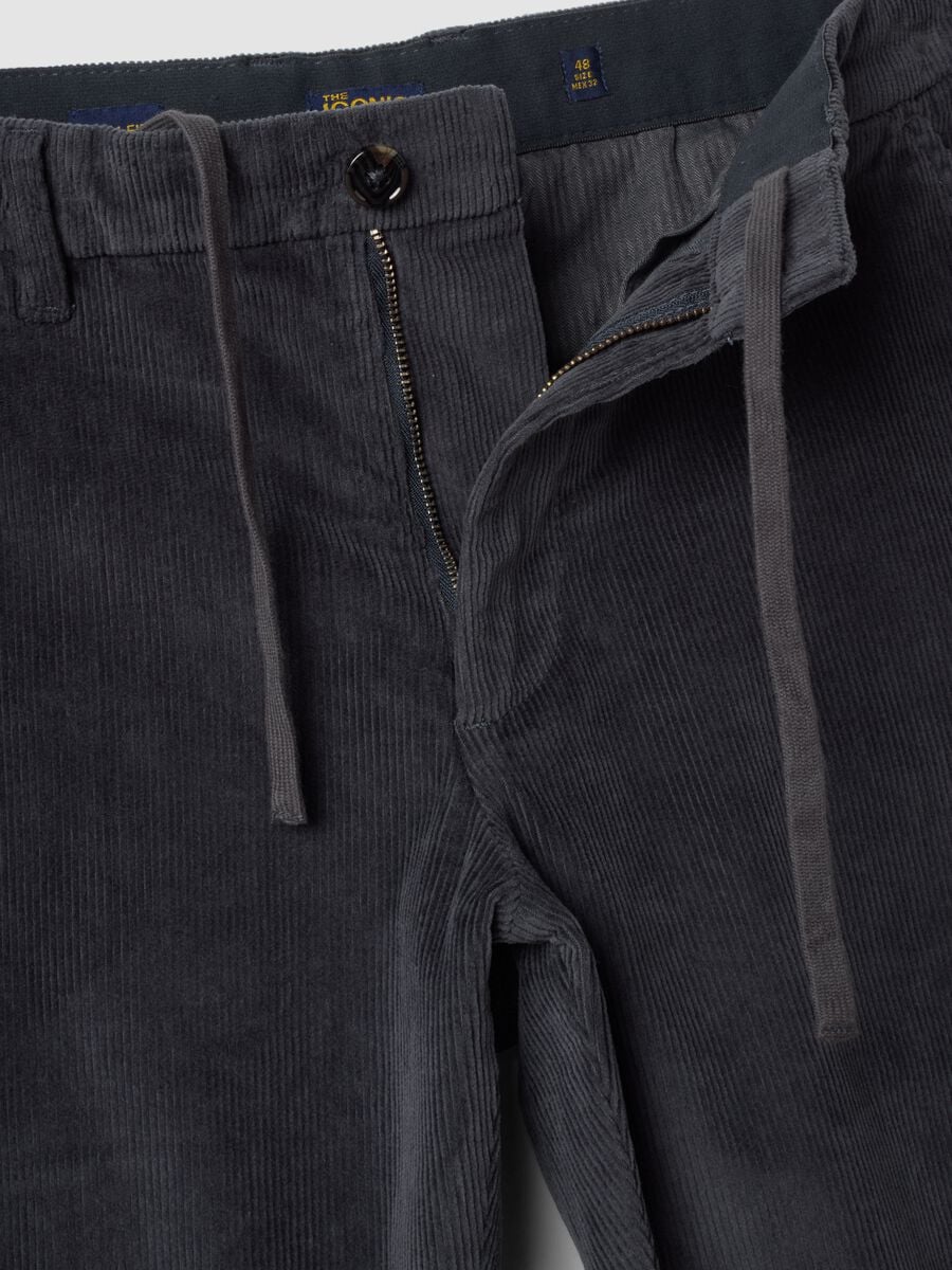 Men&rsquo;s grey slim-fit stretch cotton chino trousers_1