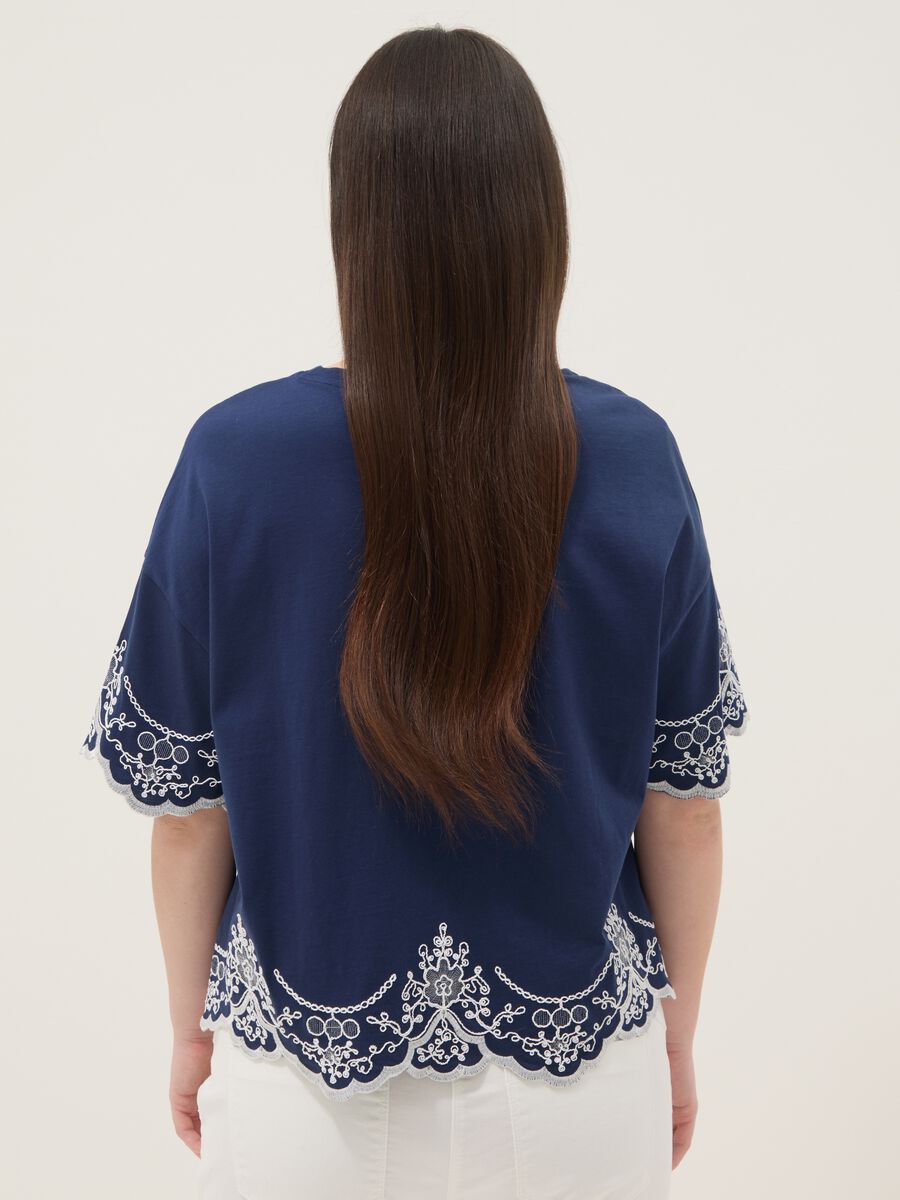 T-shirt blu in puro cotone con ricami regular fit_3