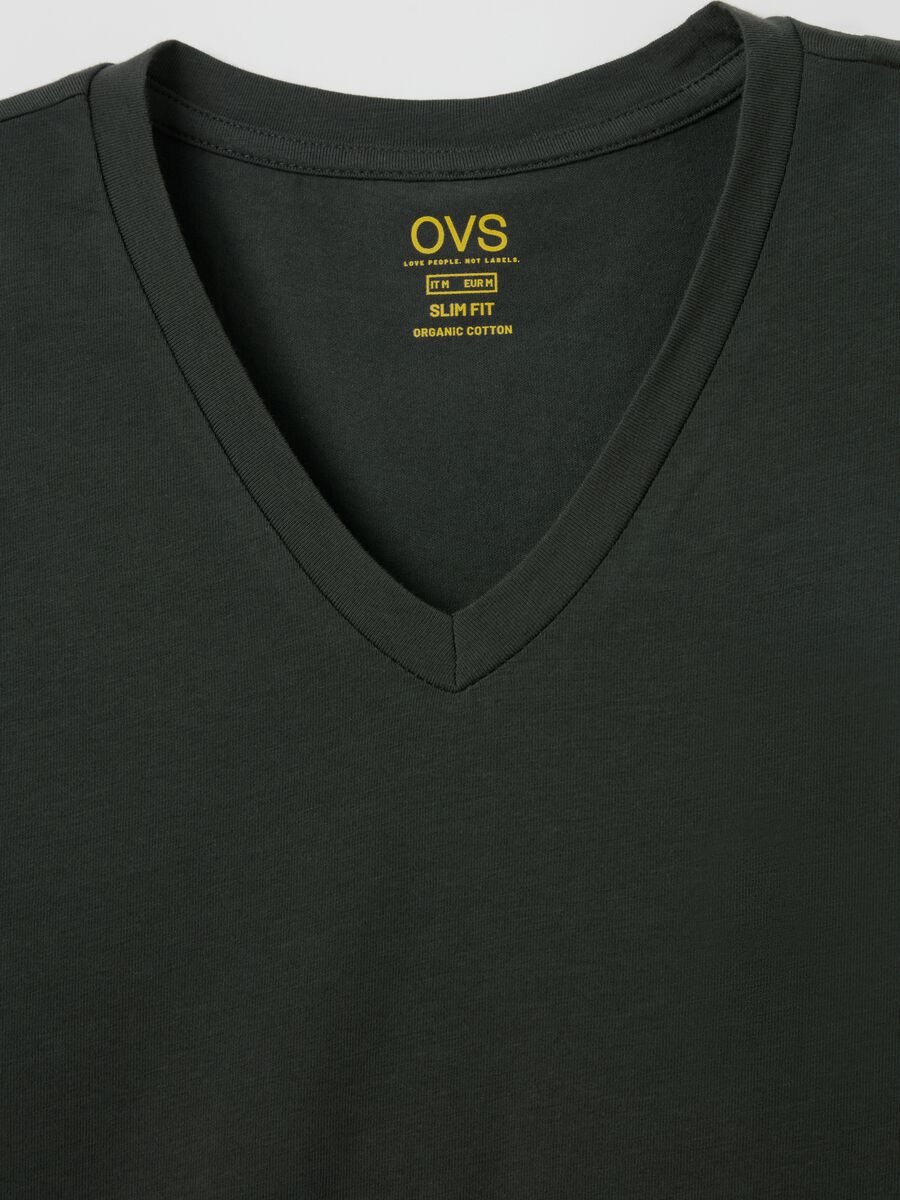 Slim-fit T-shirt in stretch cotton with V neck_1
