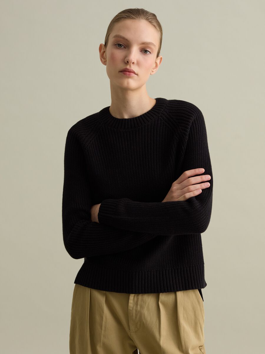 Knit pullover with raglan sleeves_0