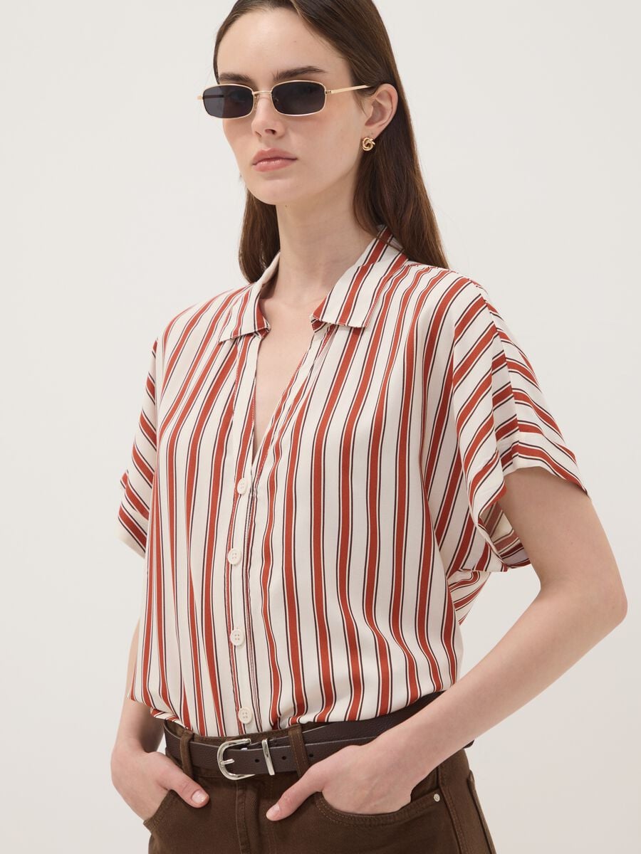 Camicia multicolor a righe in pura viscosa a maniche corte over fit_0