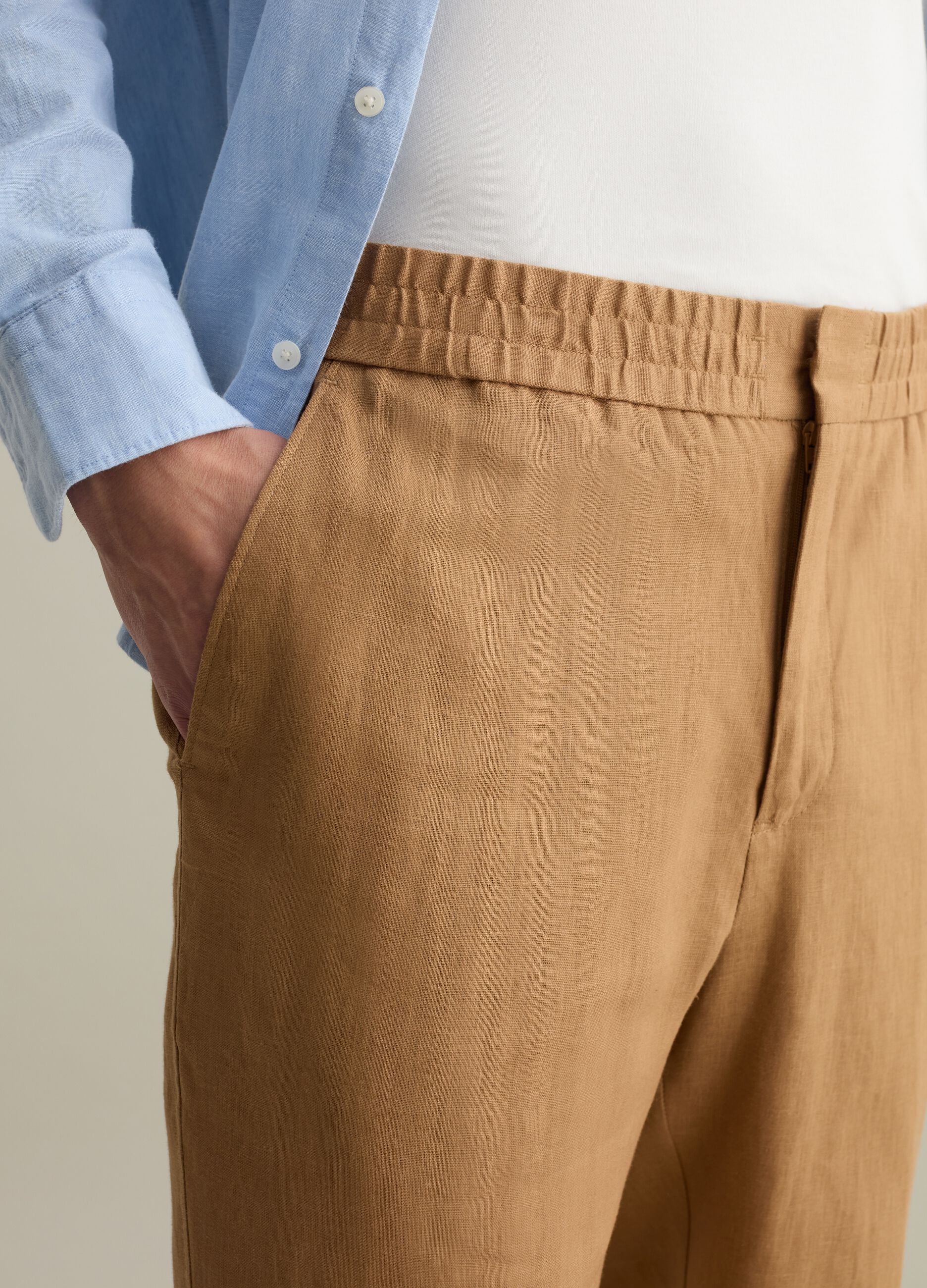 Contemporary trousers in linen