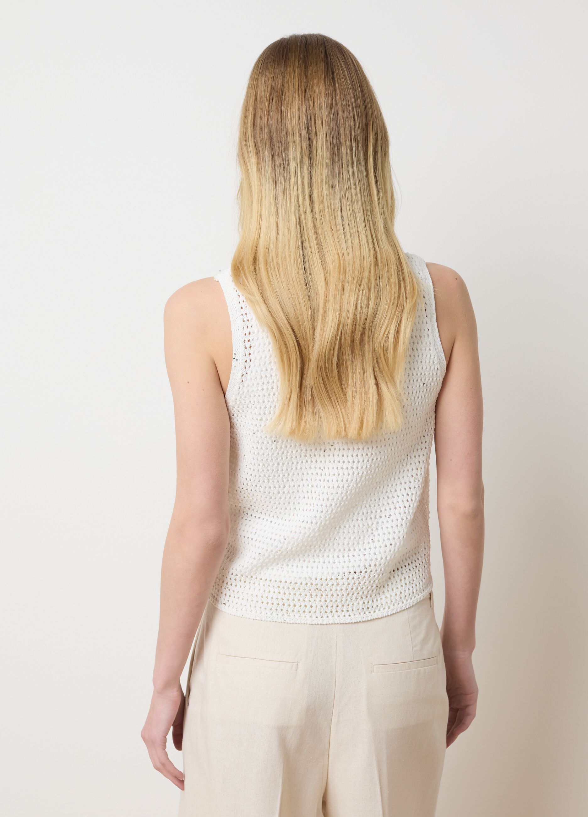 White crochet tank top with popcorn stitch