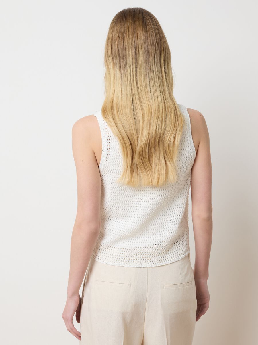 White crochet tank top with popcorn stitch_3