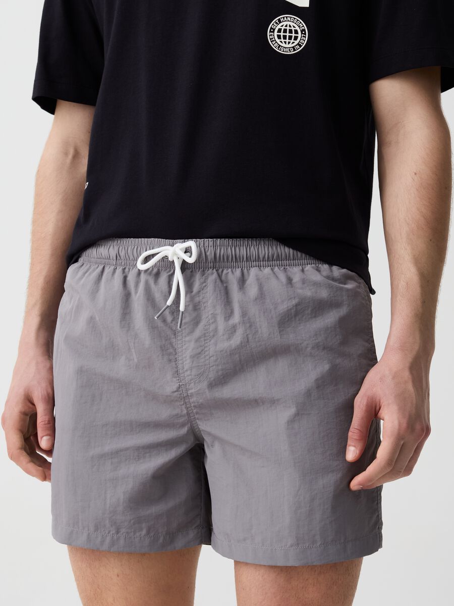 Swimming trunks with solid colour drawstring_1