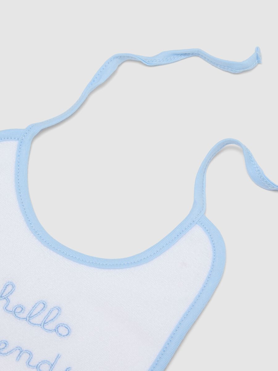 Bipack bavette in puro cotone multicolor da neonato con ricami_1