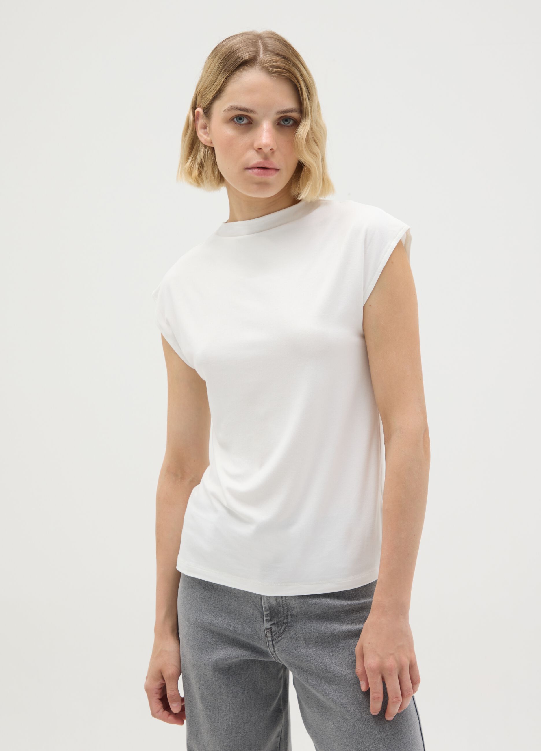 White viscose blend top, regular fit