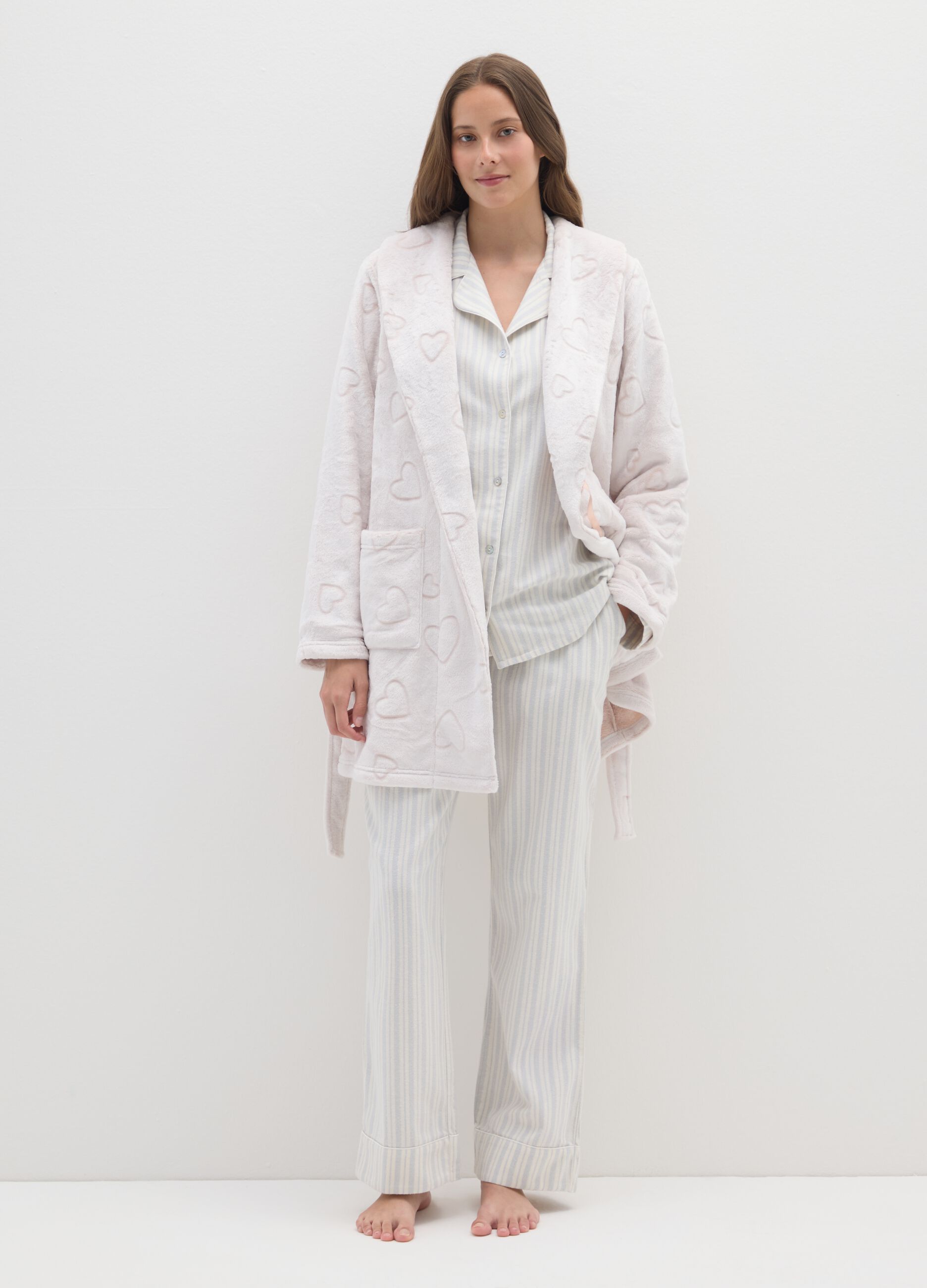 White dressing gown with pockets and hearts