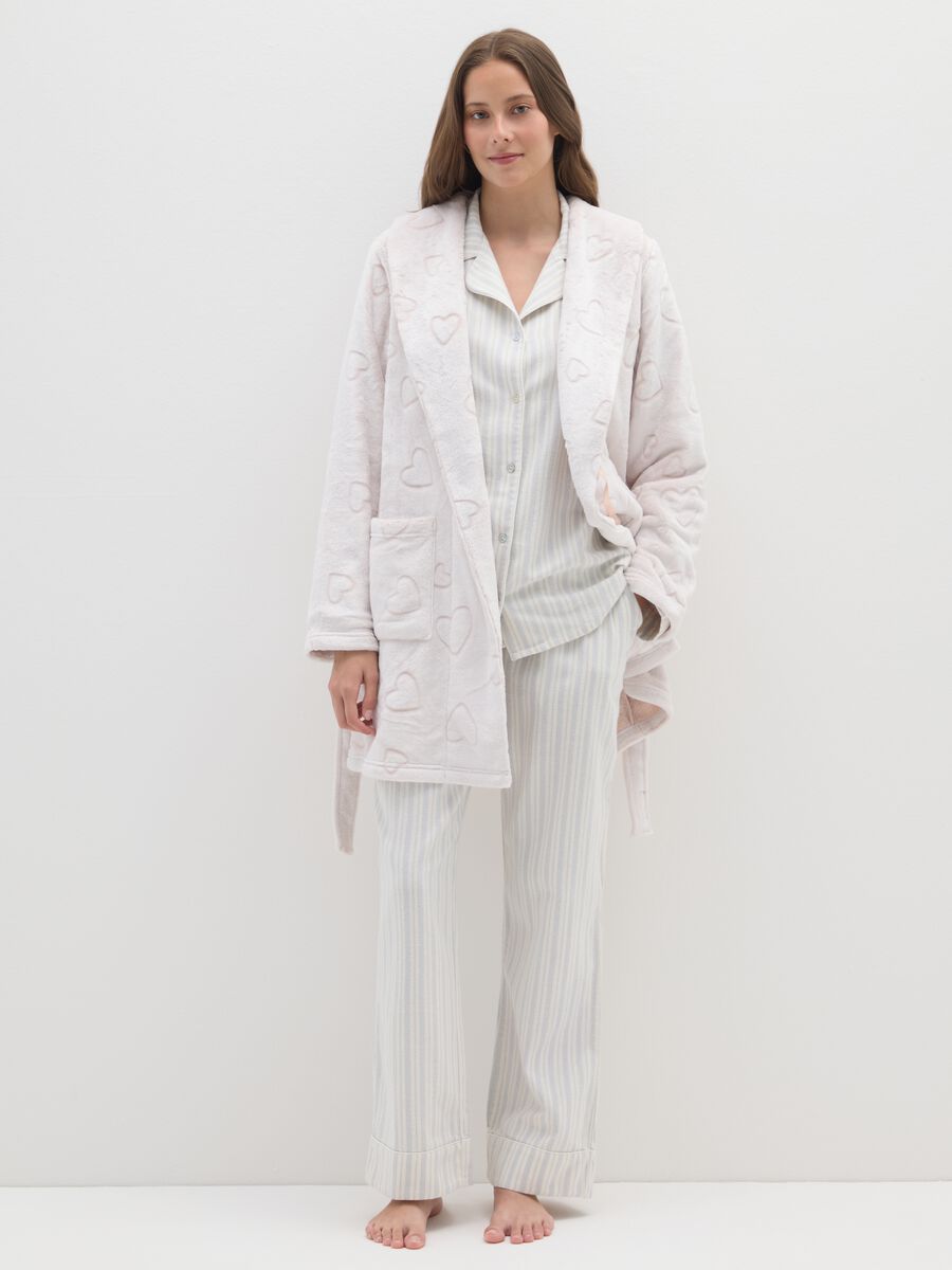 White dressing gown with pockets and hearts_0