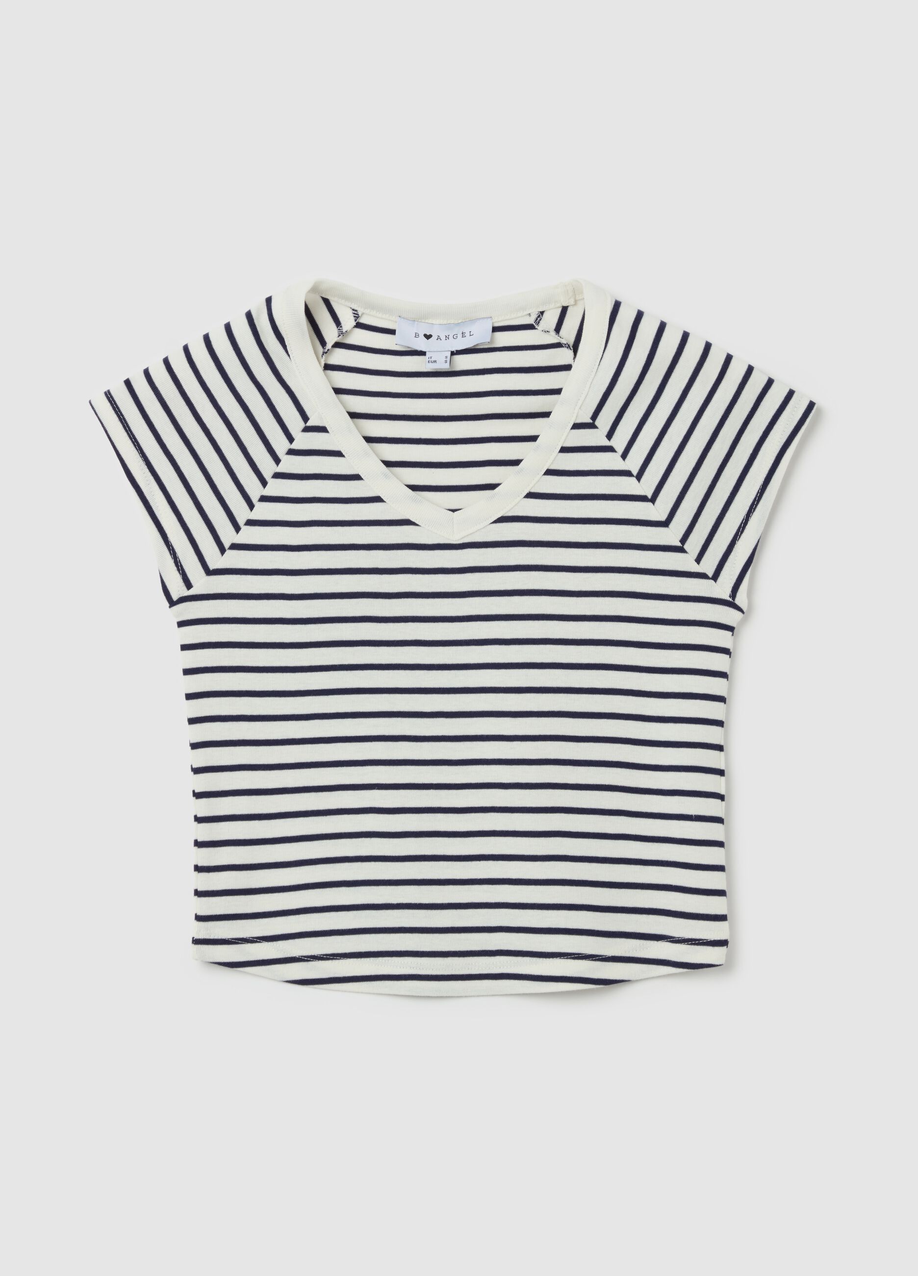 T-shirt with V neck and raglan sleeves