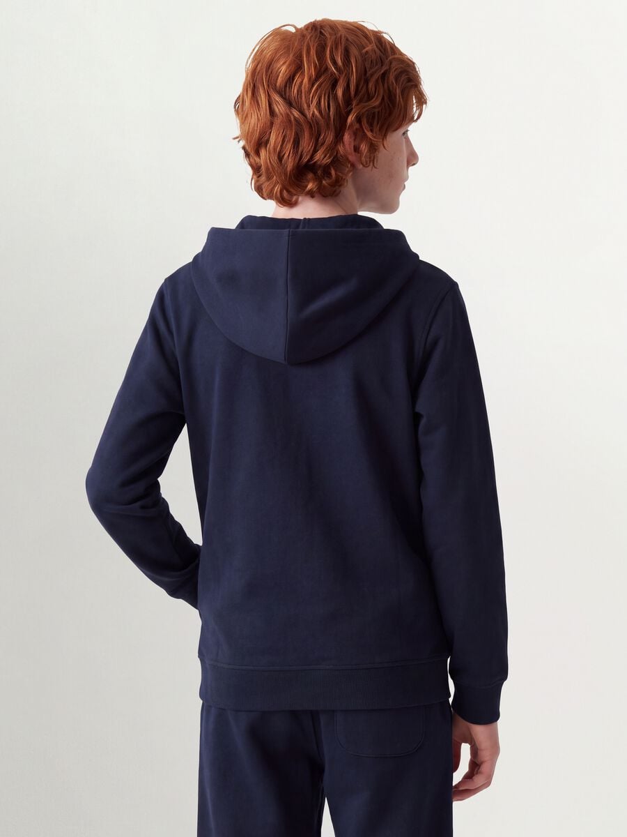 Blue hooded sweatshirt in pure organic cotton, regular fit for boys_2