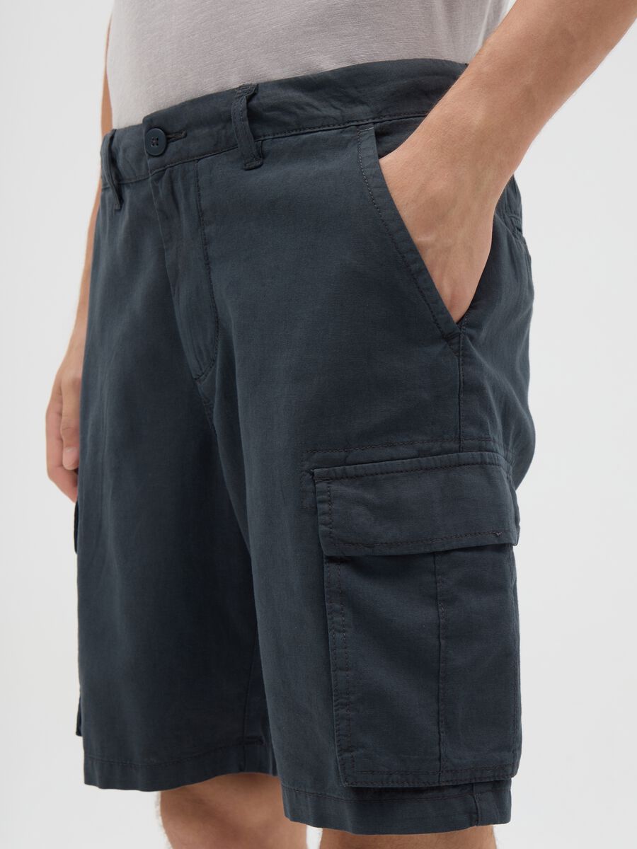 Men's black linen blend regular fit cargo shorts_2