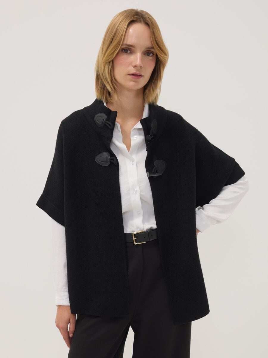Cardigan nero in misto viscosa con alamari regular fit_0