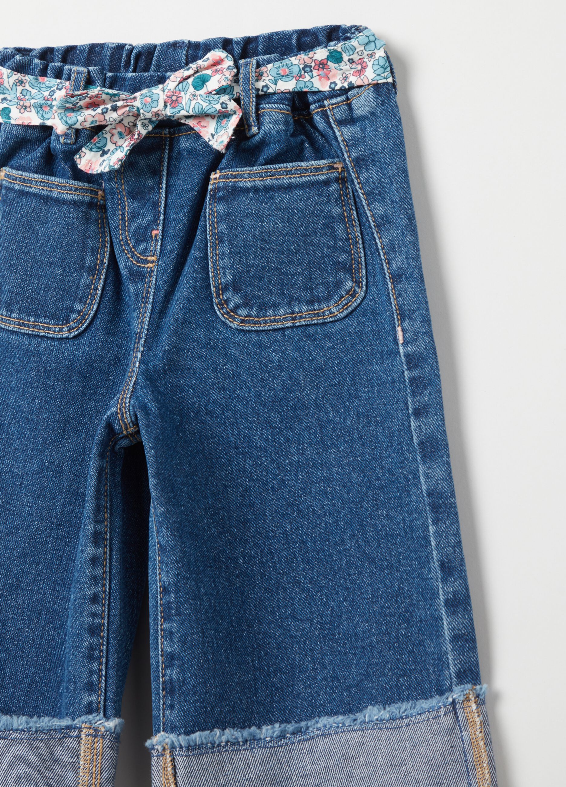 Jeans wide leg con cintura floreale_2