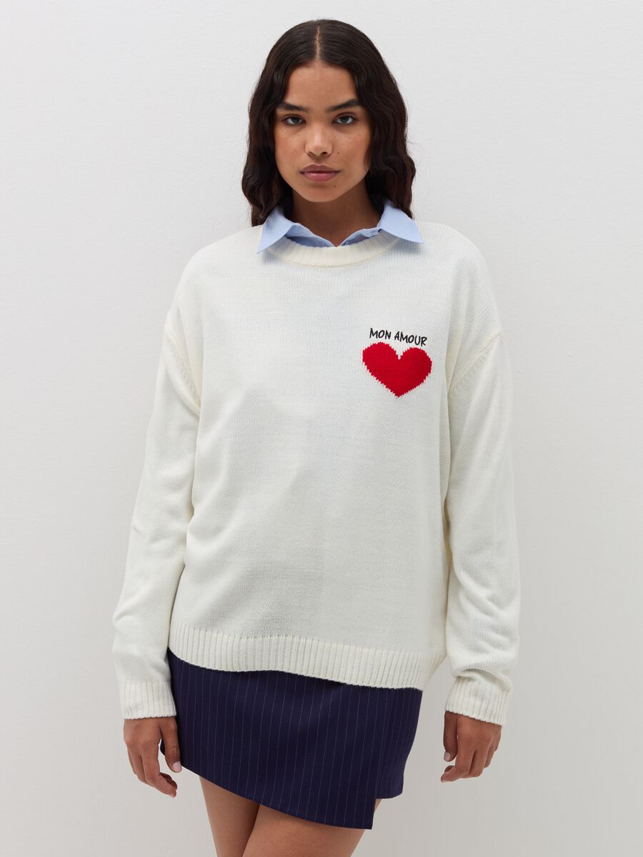 Pullover with "Mon Amour" lettering and heart_0