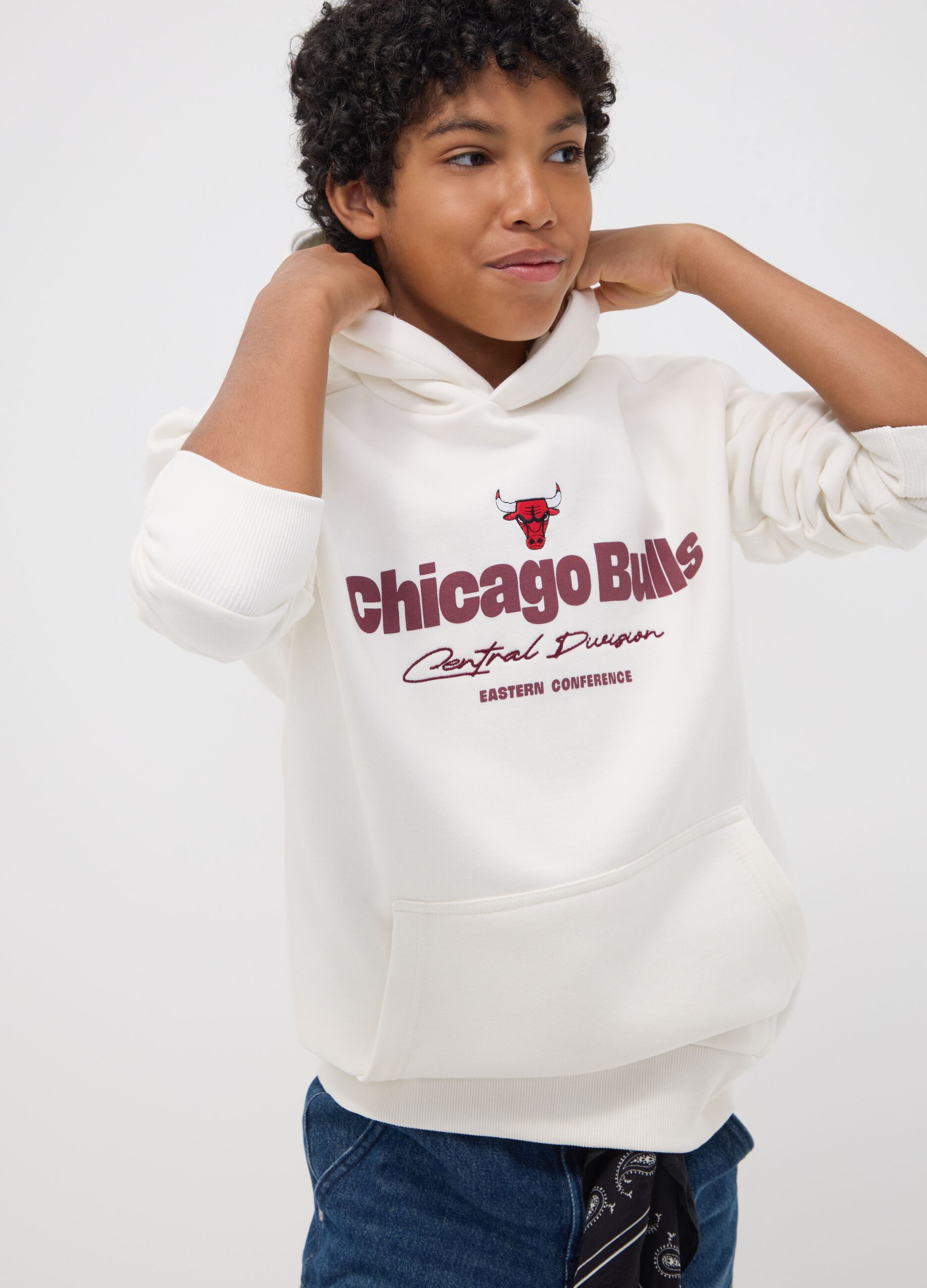 White cotton-blend hoodie with Chicago Bulls logo