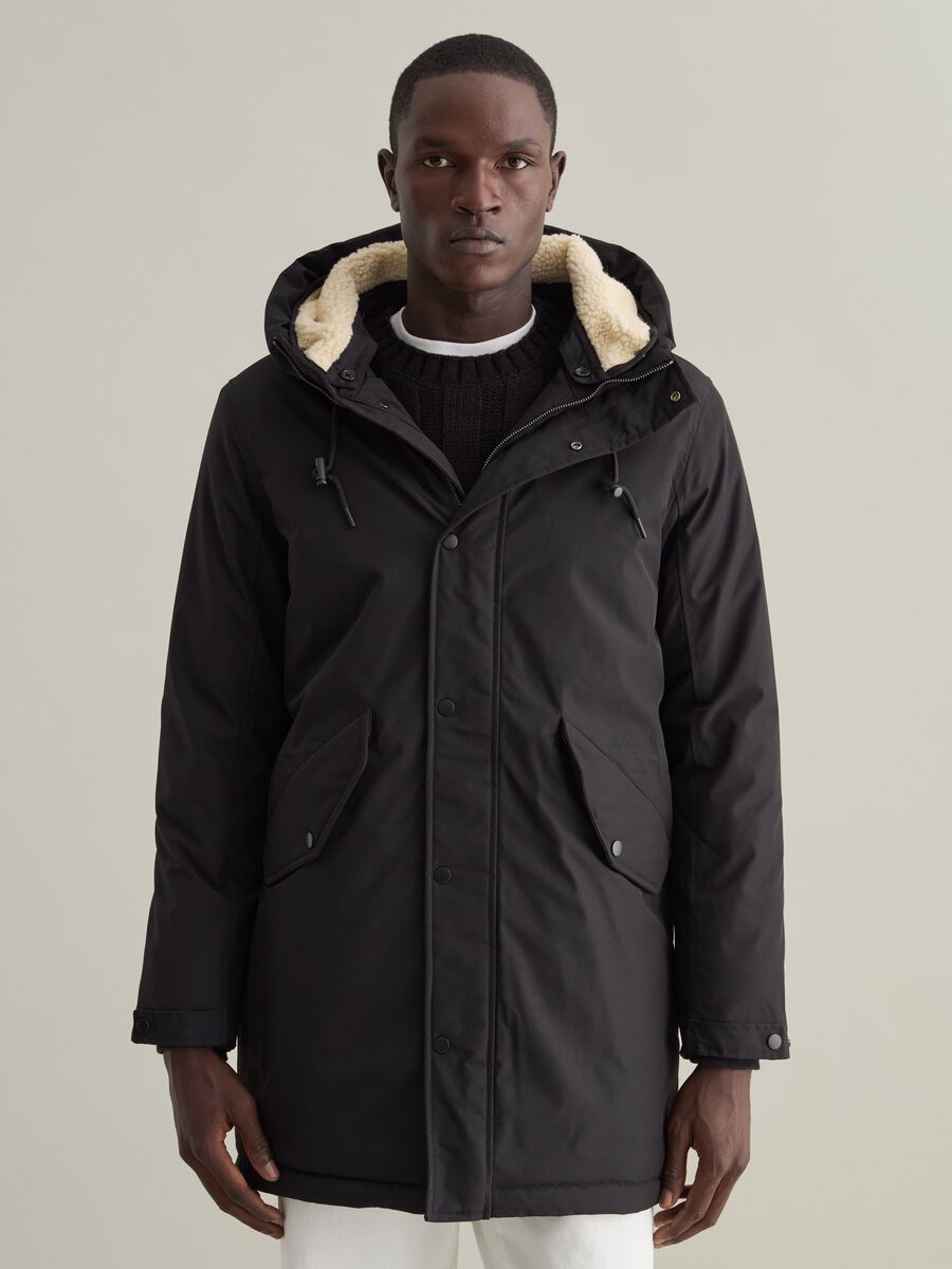 Parka con cappuccio e interno in sherpa_0