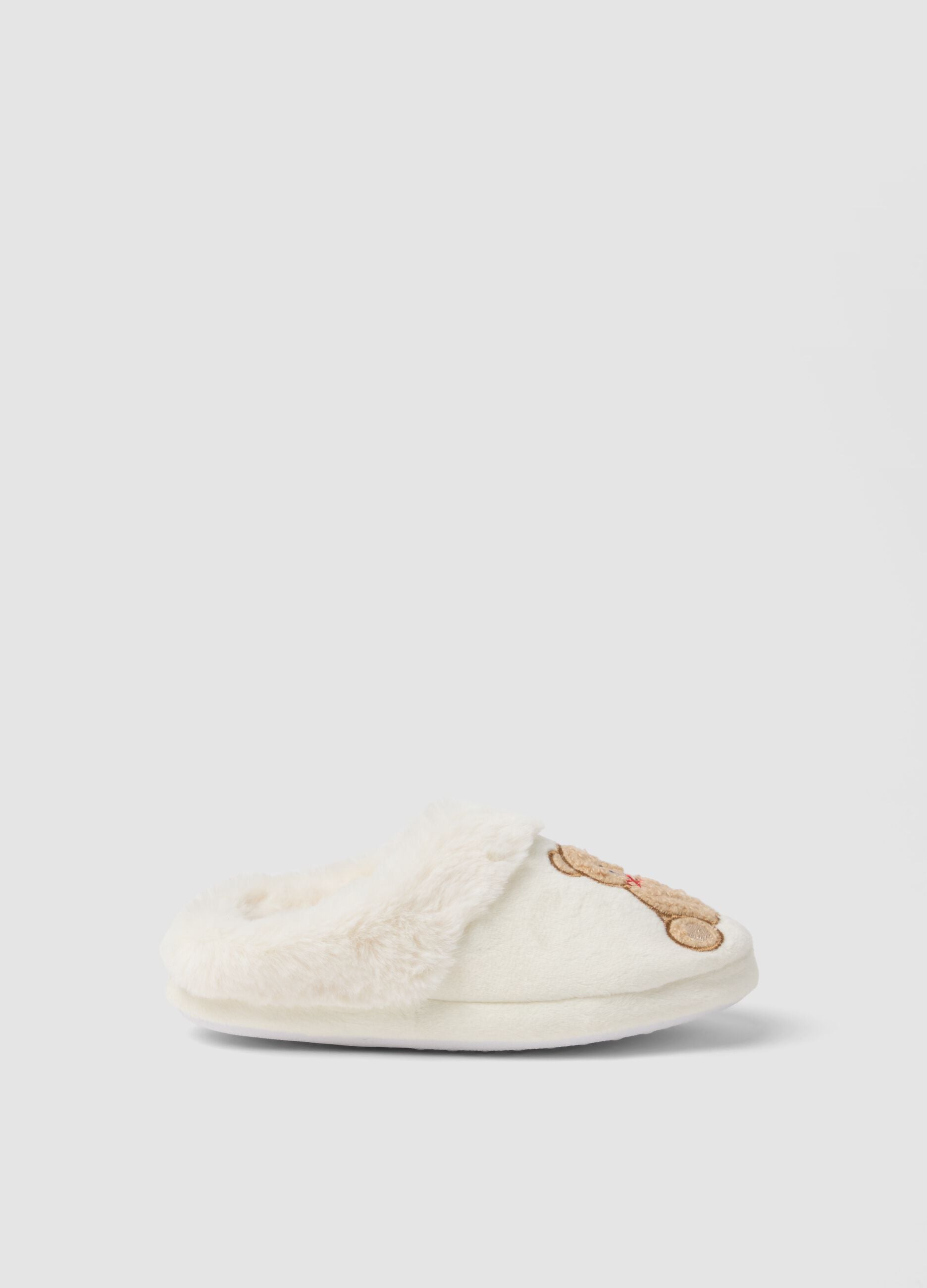 White slippers with embroidered teddy bear for girls