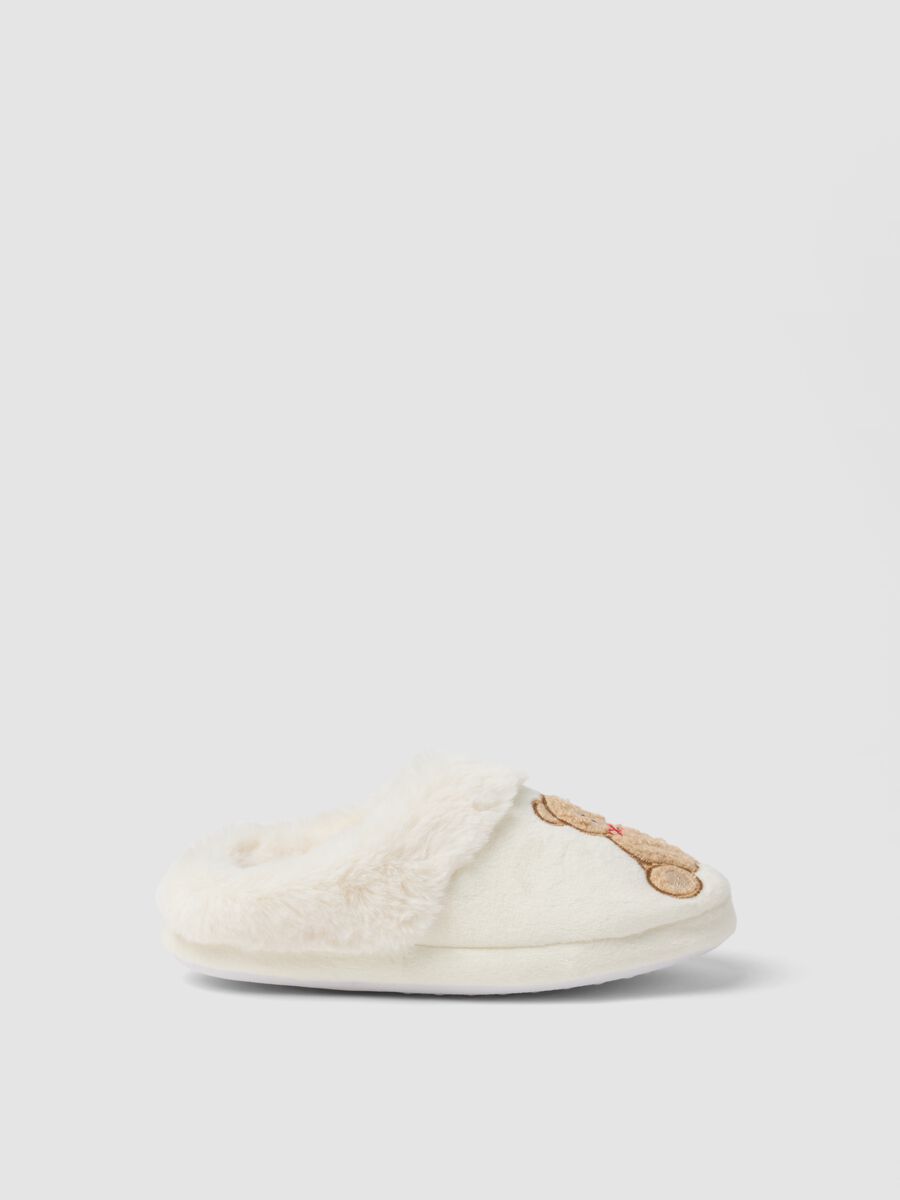 White slippers with embroidered teddy bear for girls_0