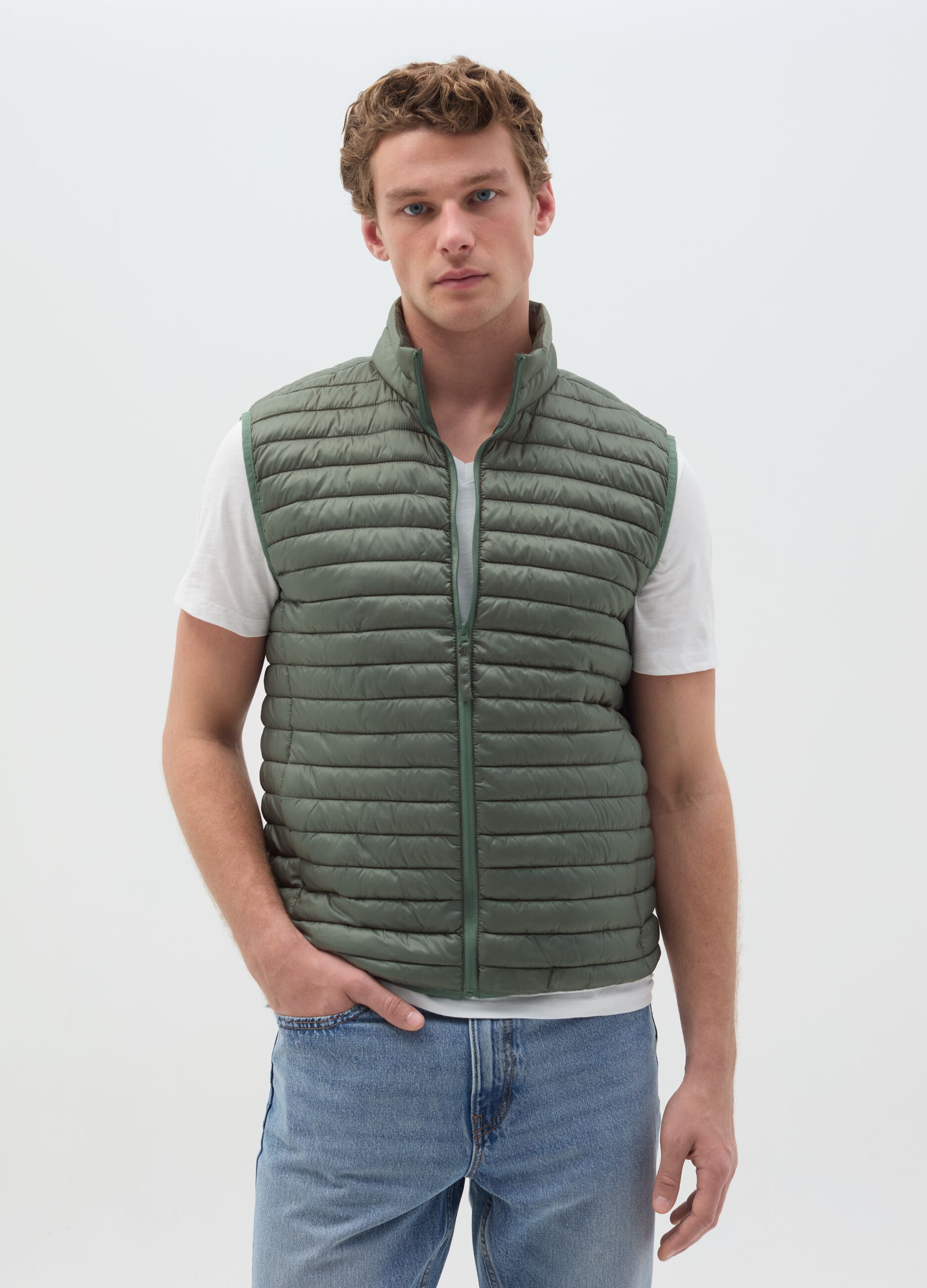 Full-zip ultralight gilet with high neck