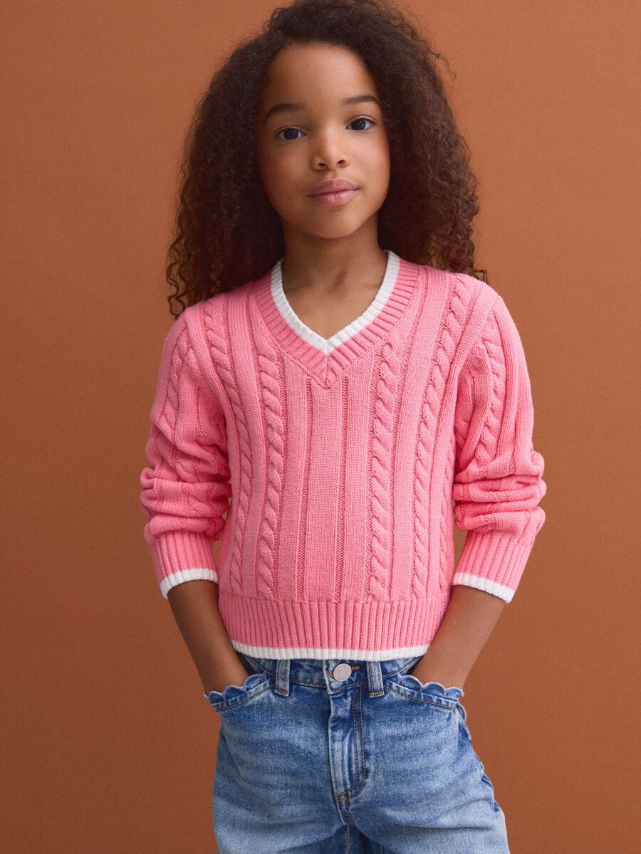 Maglia rosa in puro cotone a trecce con scollo a V per bambina_1