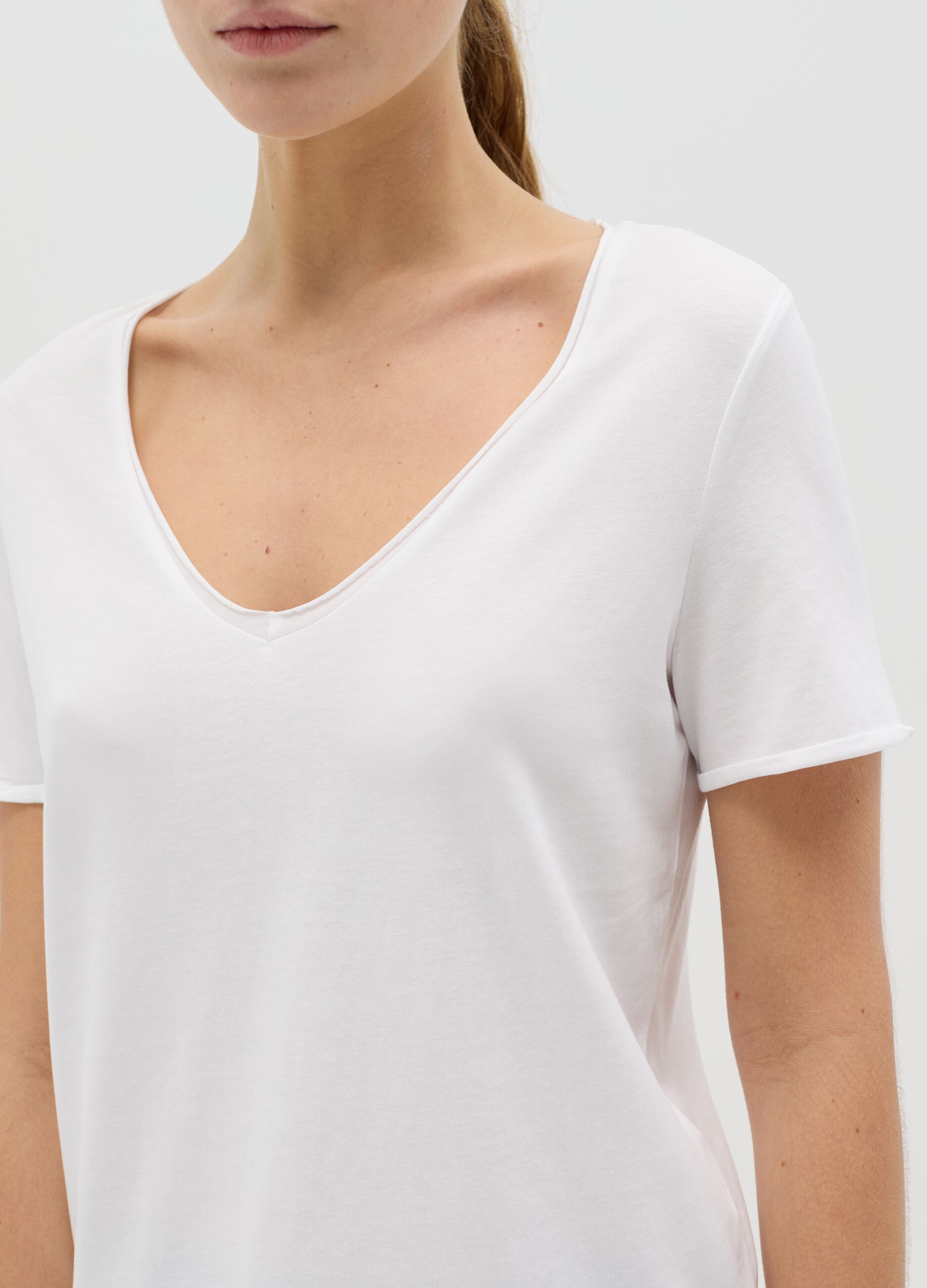 White organic cotton T-shirt with V neck