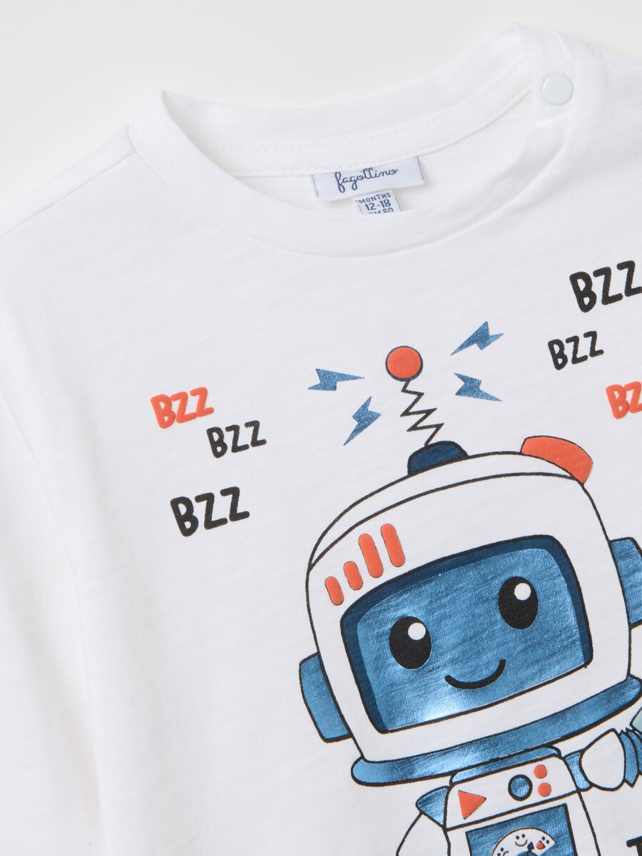 White T-shirt with child robot print_3