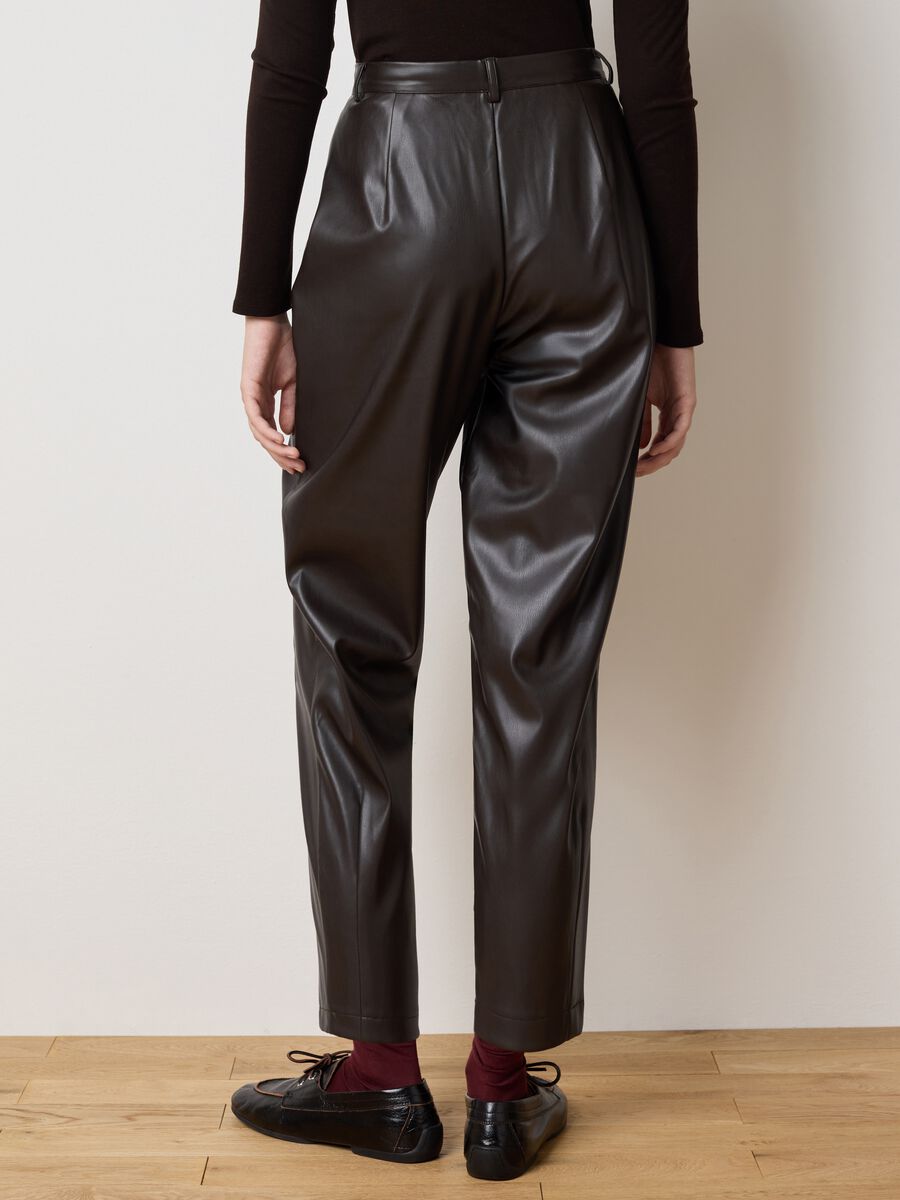 Pantaloni neri in vernice regular fit_2
