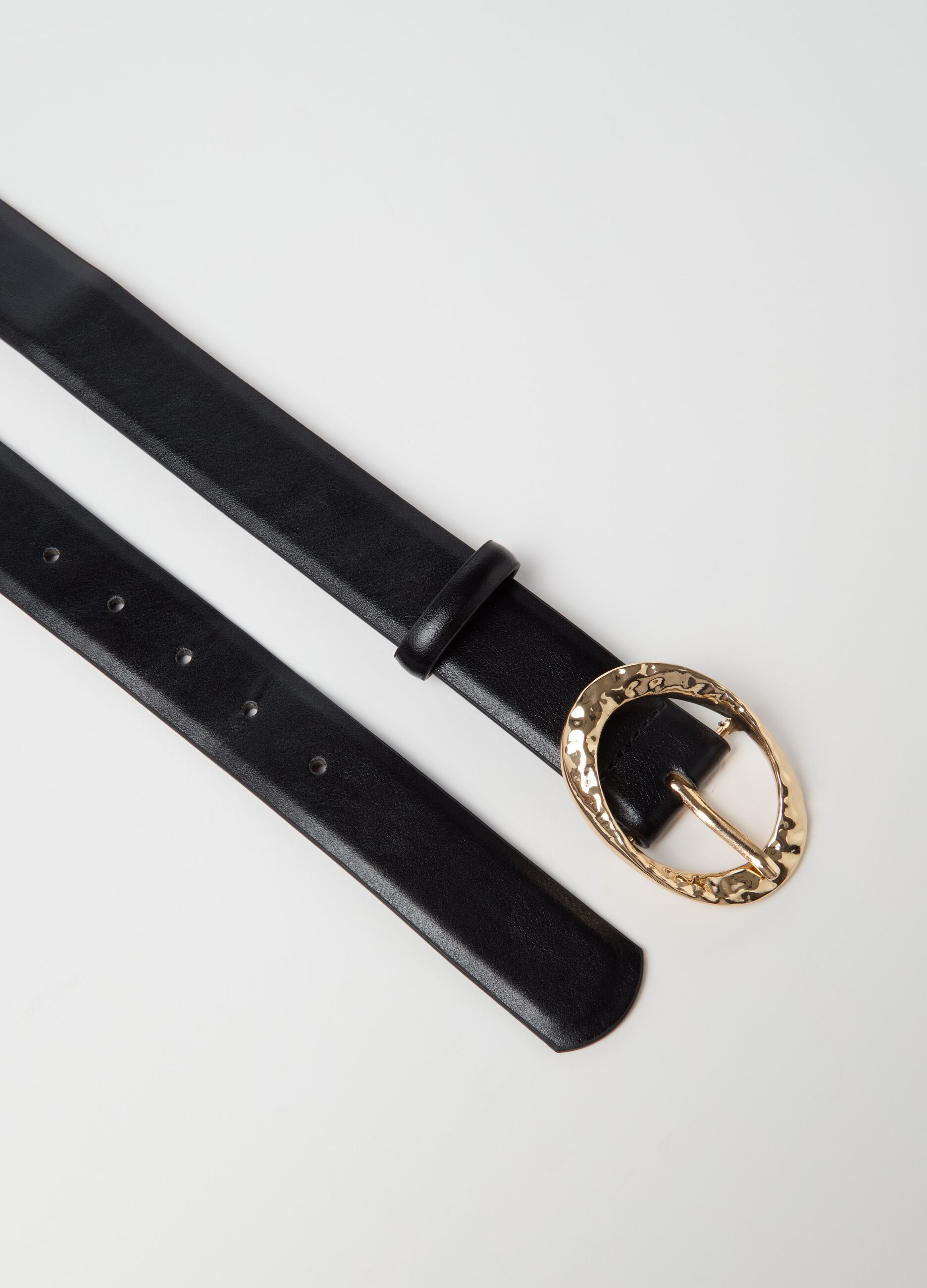 Belt with textured metal buckle