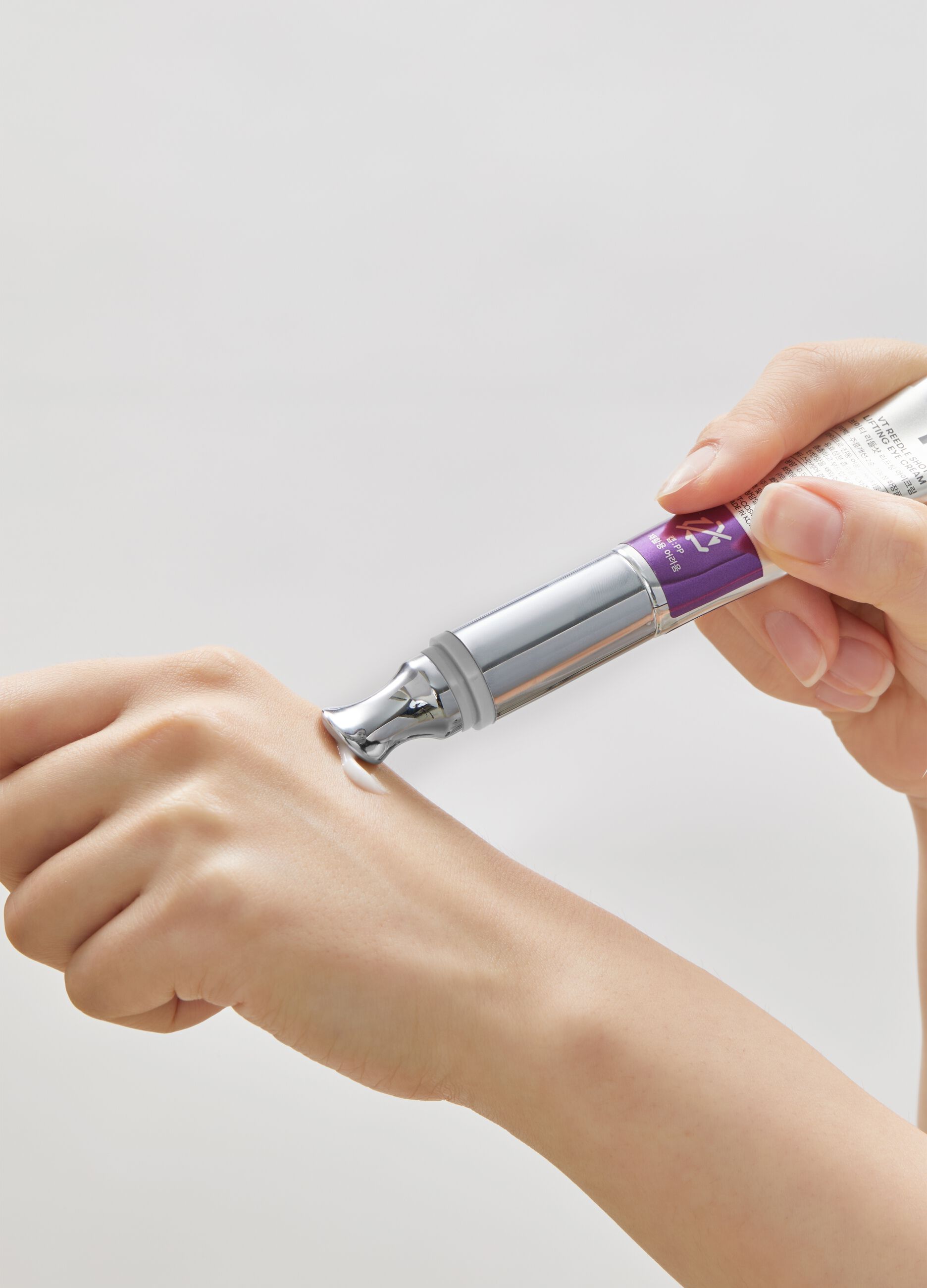VT REEDLE SHOT LIFTING EYE CREAM - Korean skincare