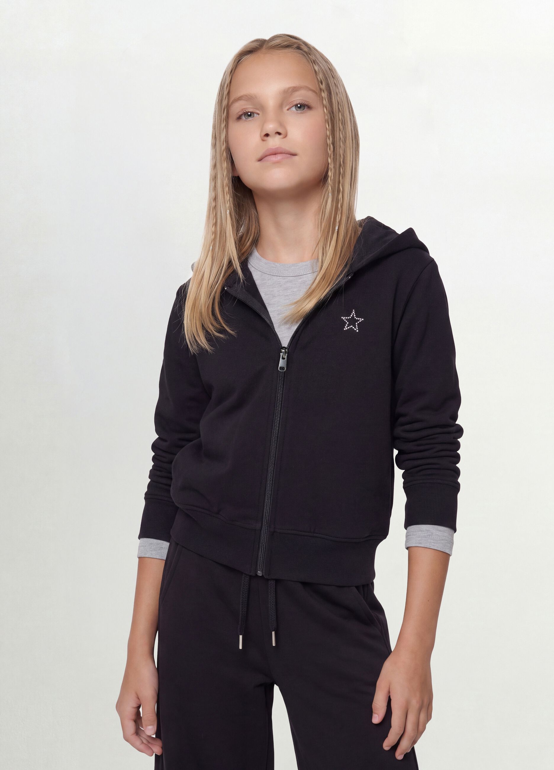Black organic cotton hoodie with star detail for girls
